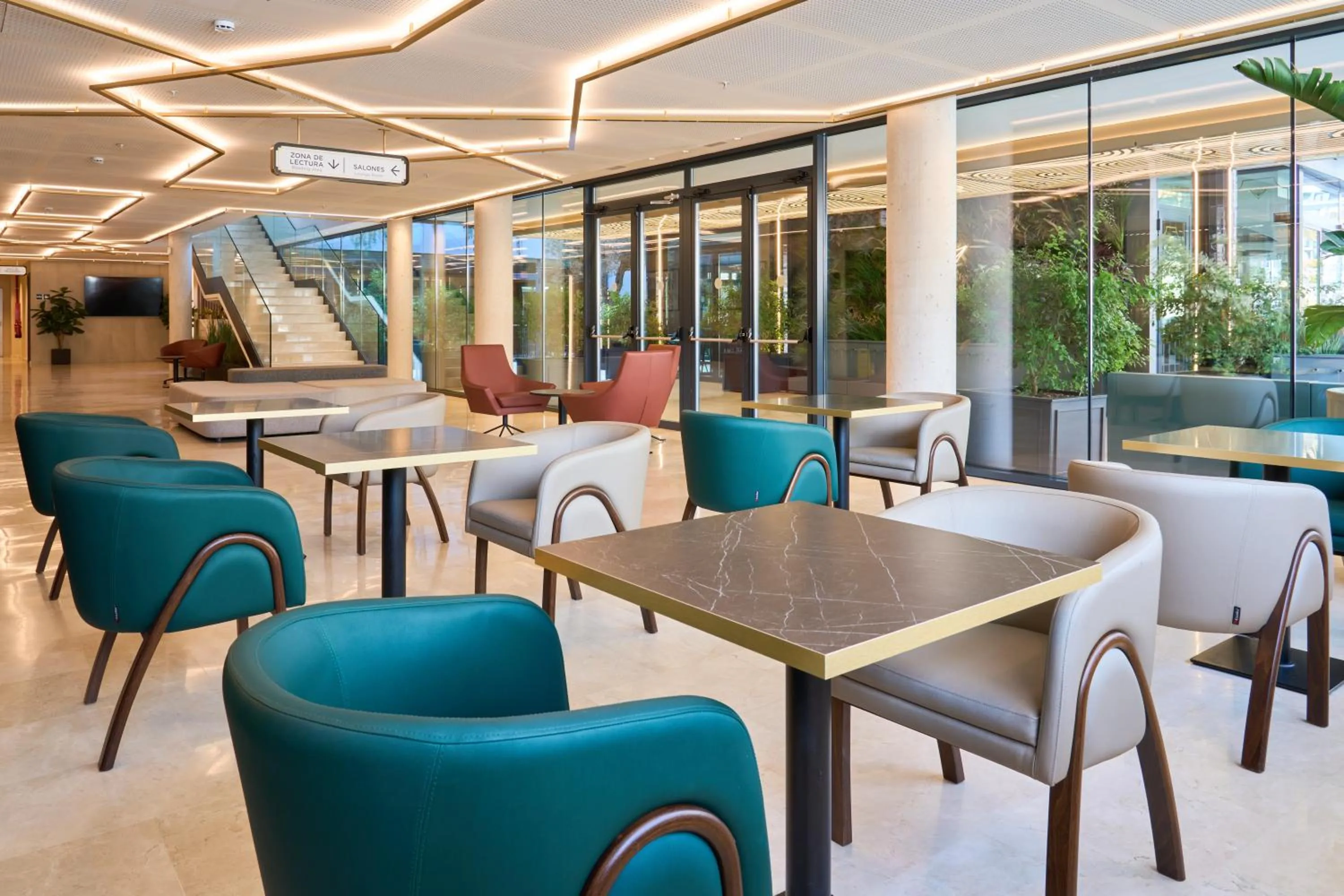 Lobby or reception in Hotel Bristol 4 Sup