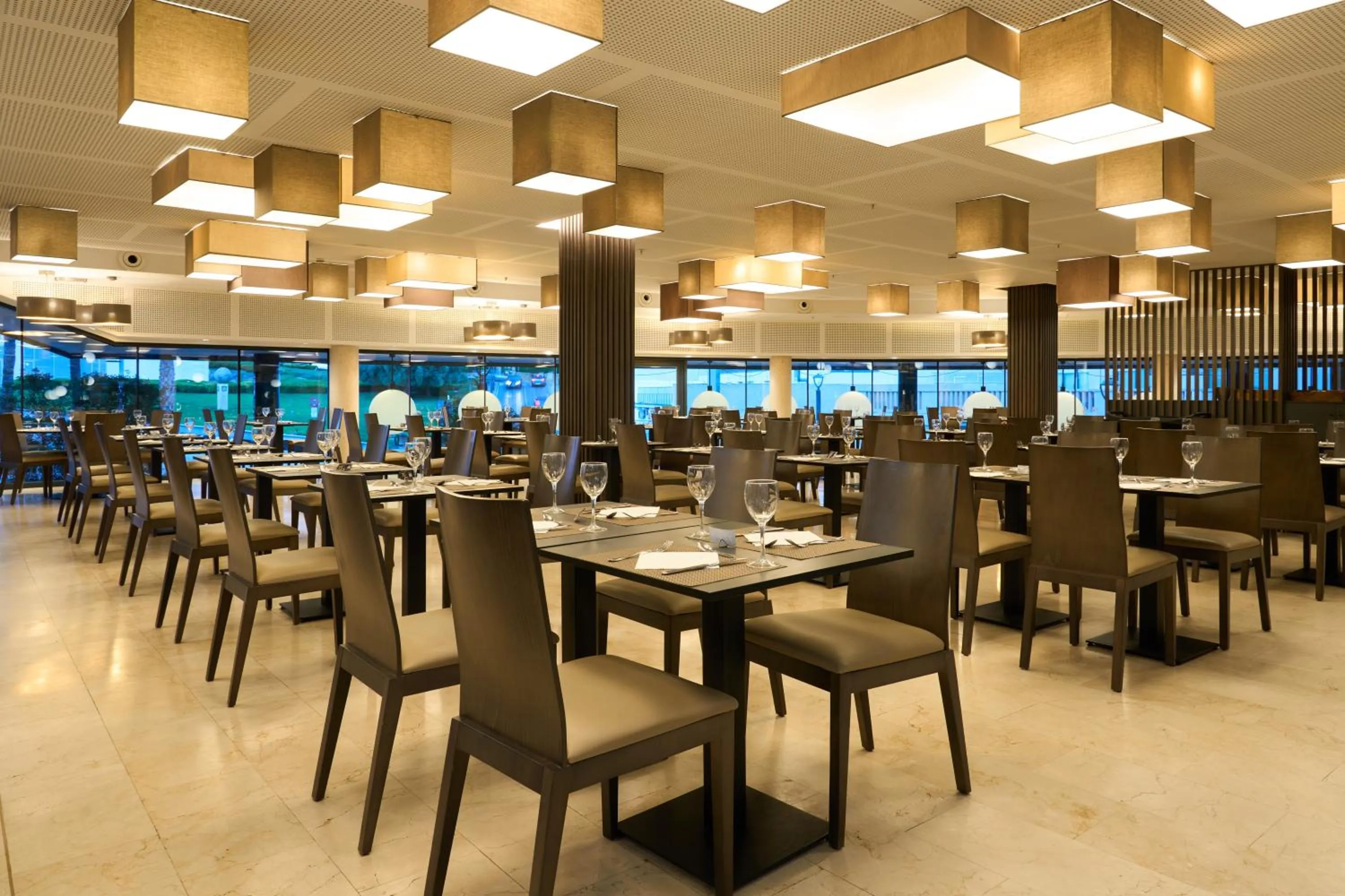 Restaurant/places to eat in Hotel Bristol 4 Sup