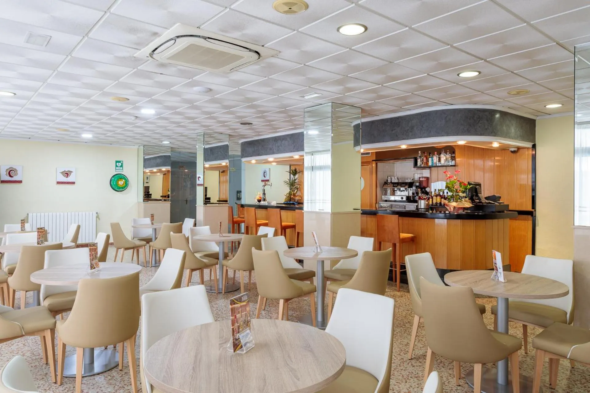 Lounge or bar in Hotel Mareny Benidorm