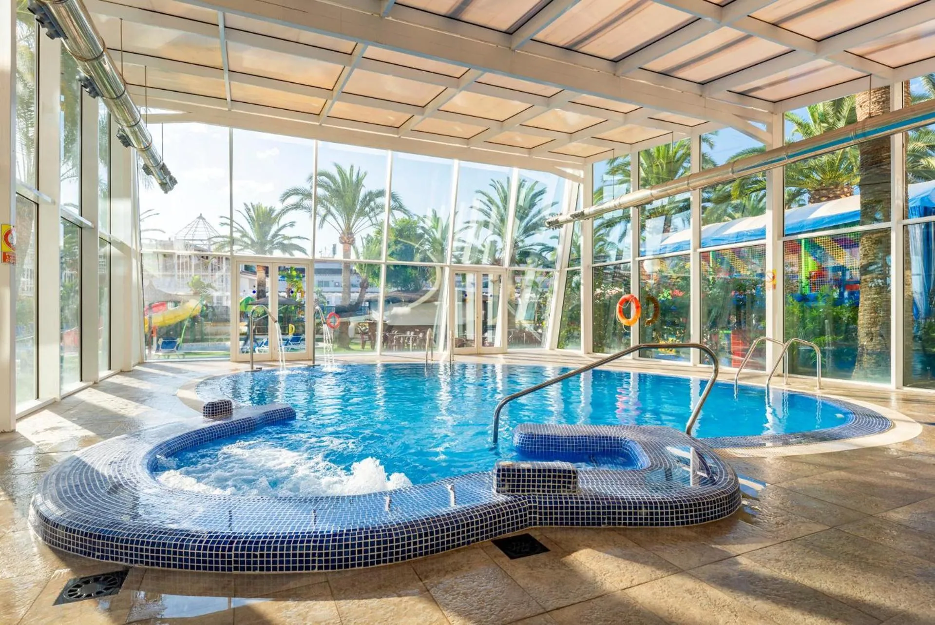 Swimming pool in Port Denia