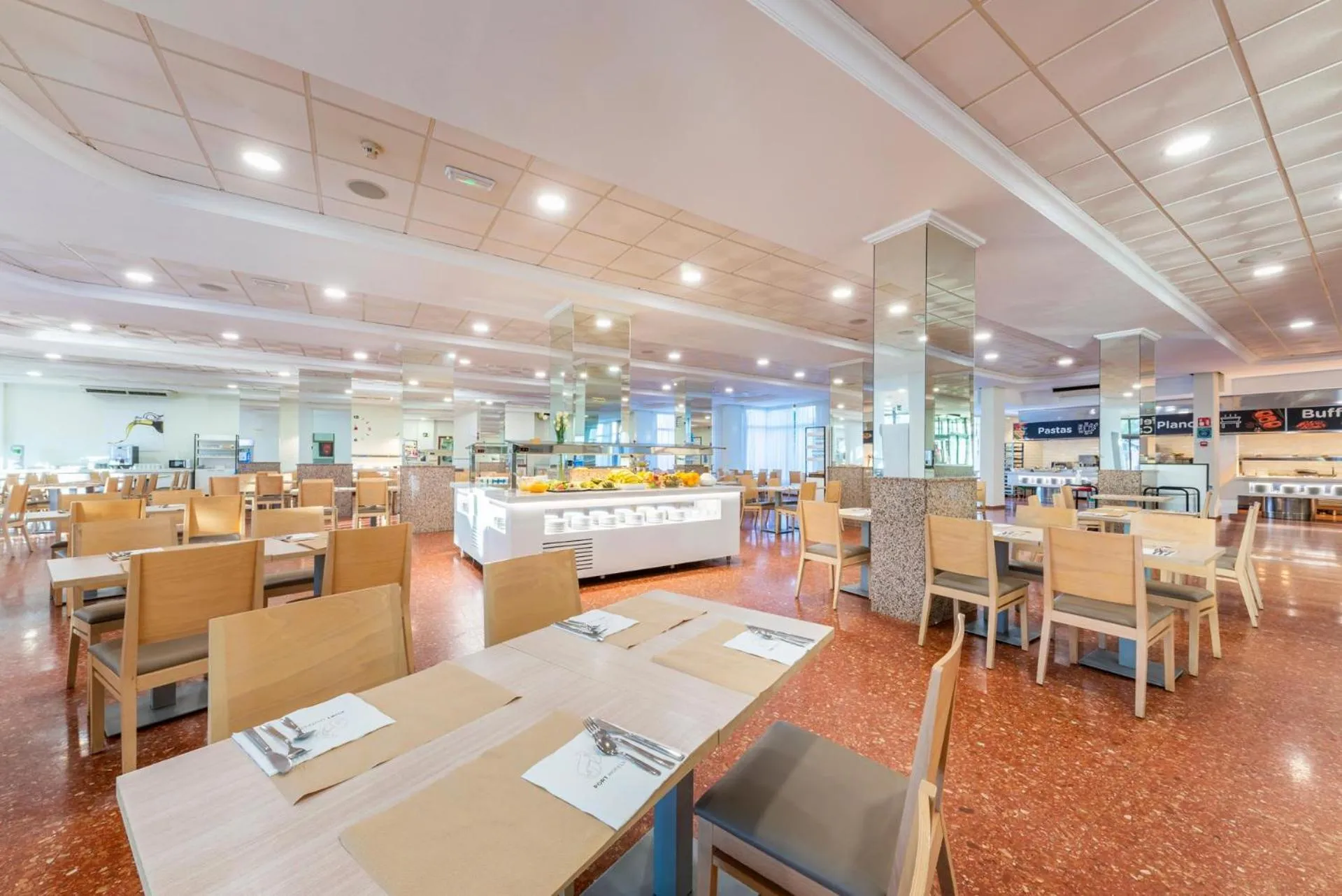 Restaurant/places to eat in Port Denia