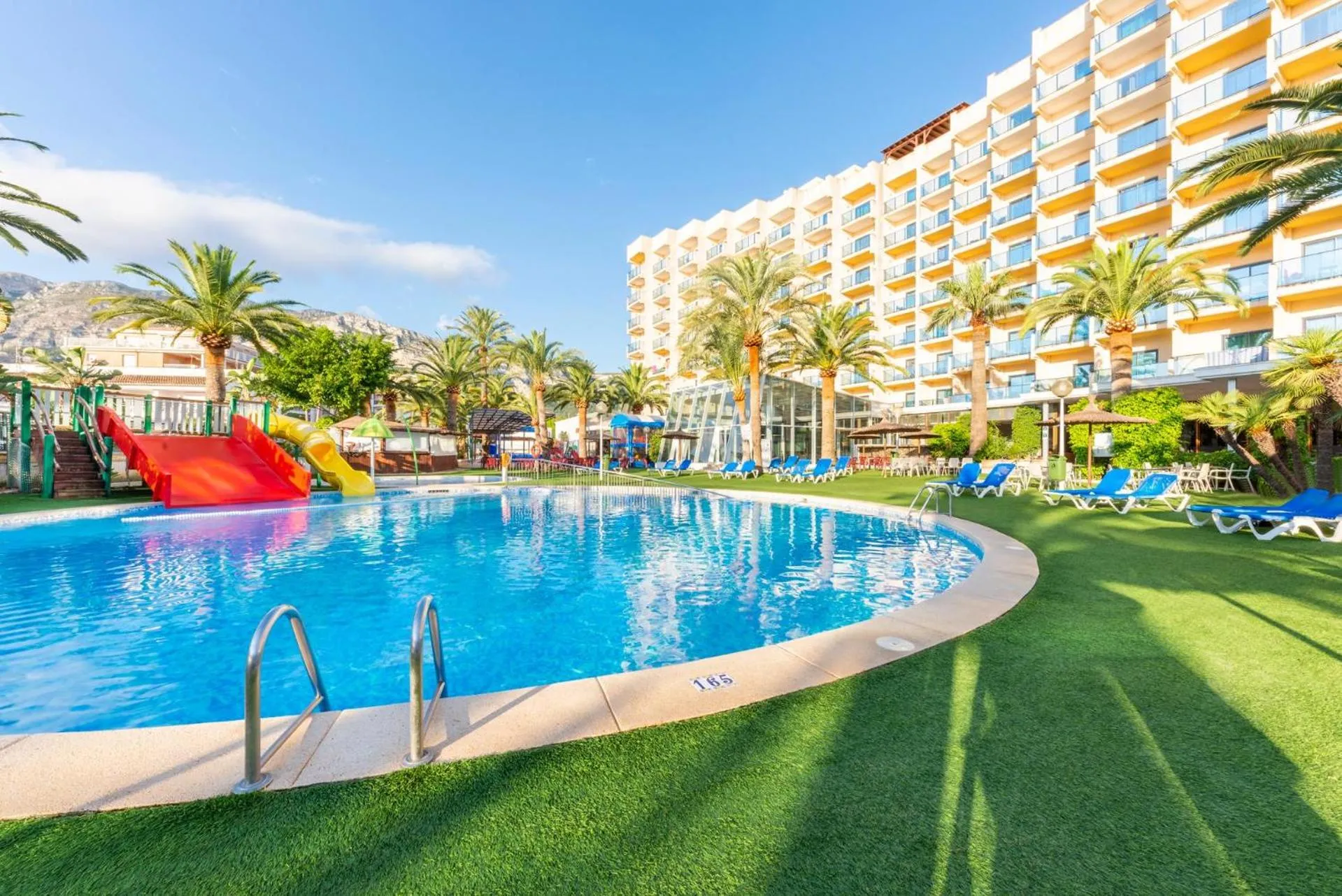 Swimming pool in Port Denia