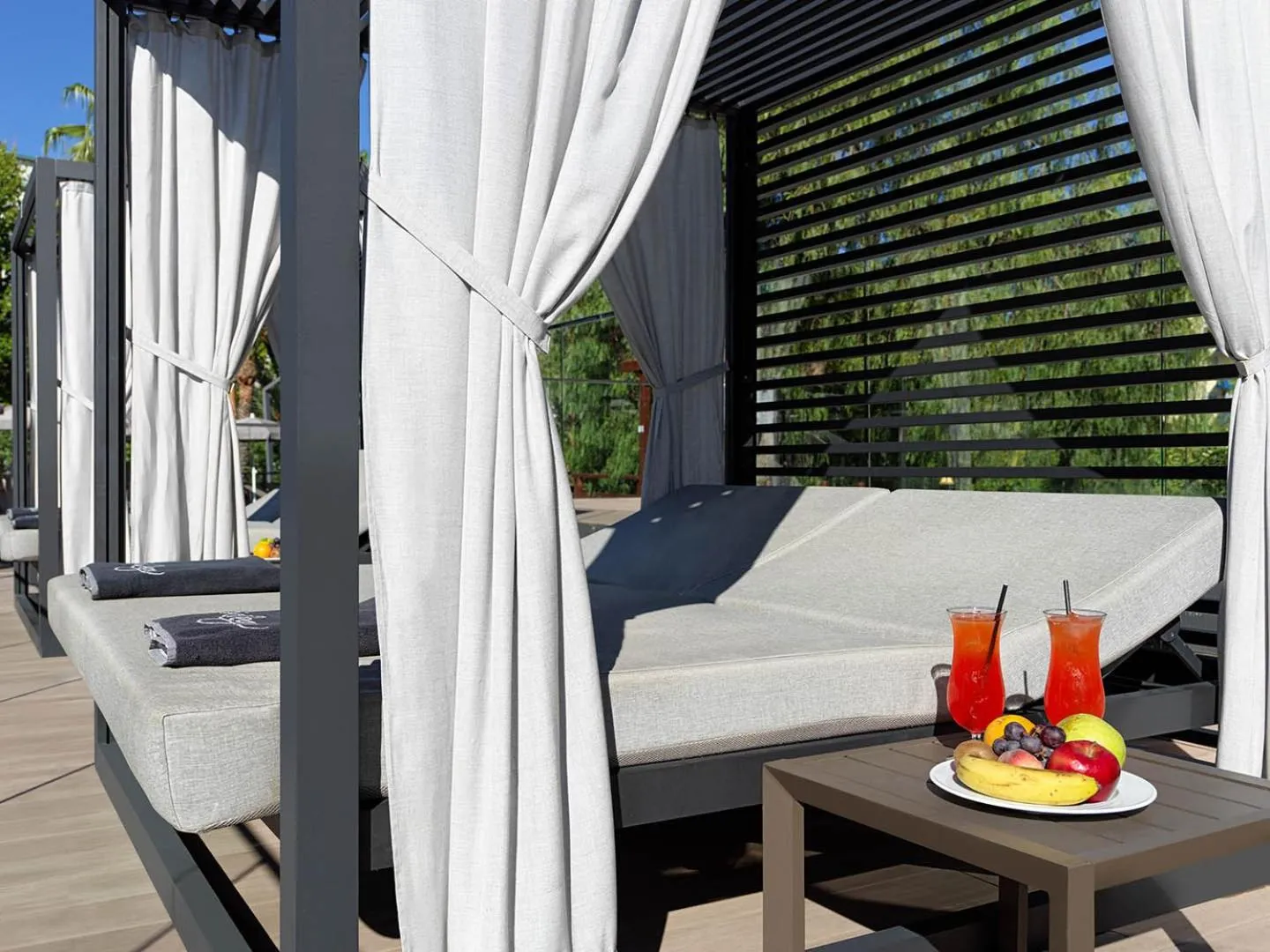 Swimming pool in H10 Salou Princess