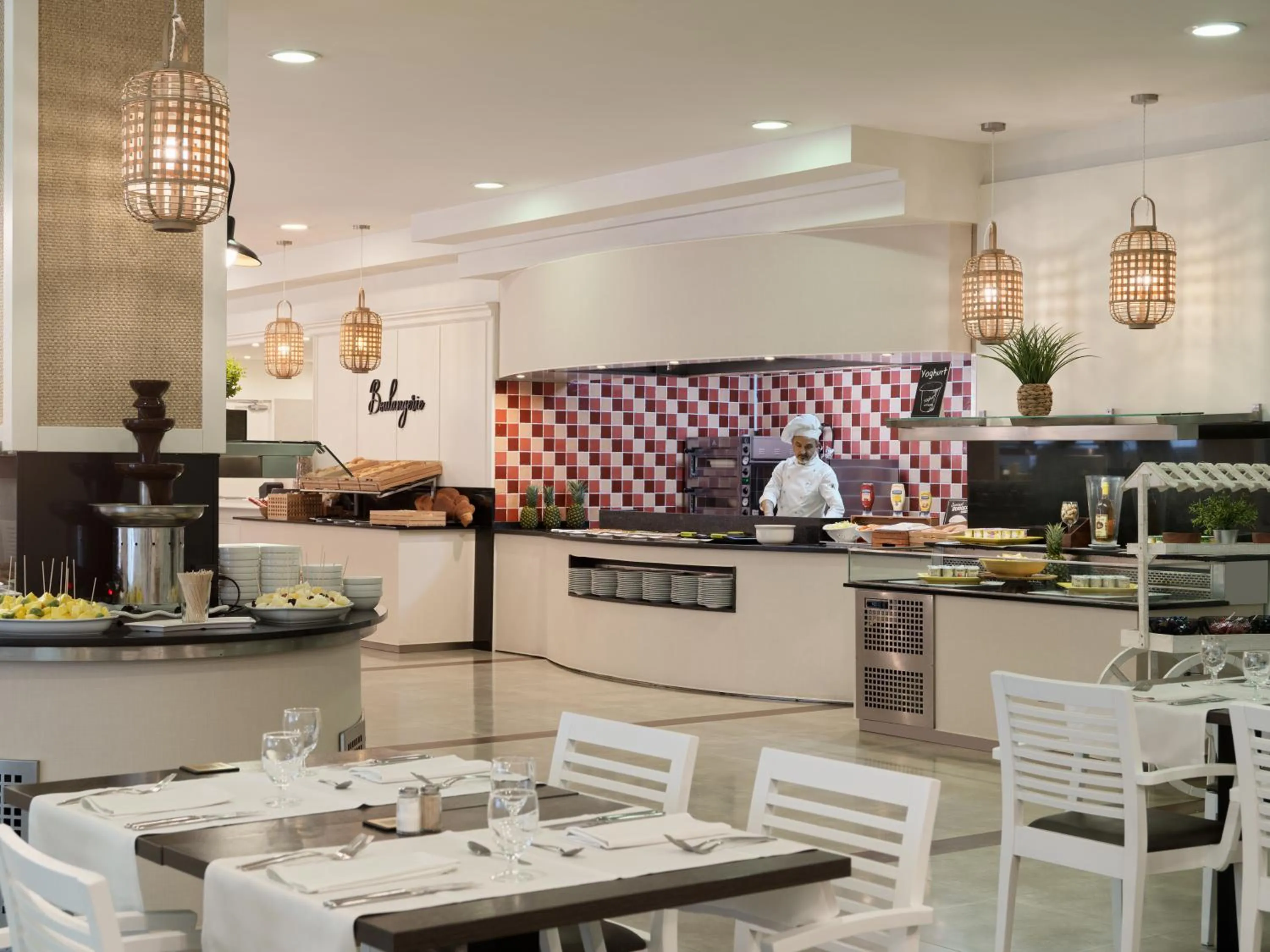 Restaurant/places to eat in H10 Salou Princess