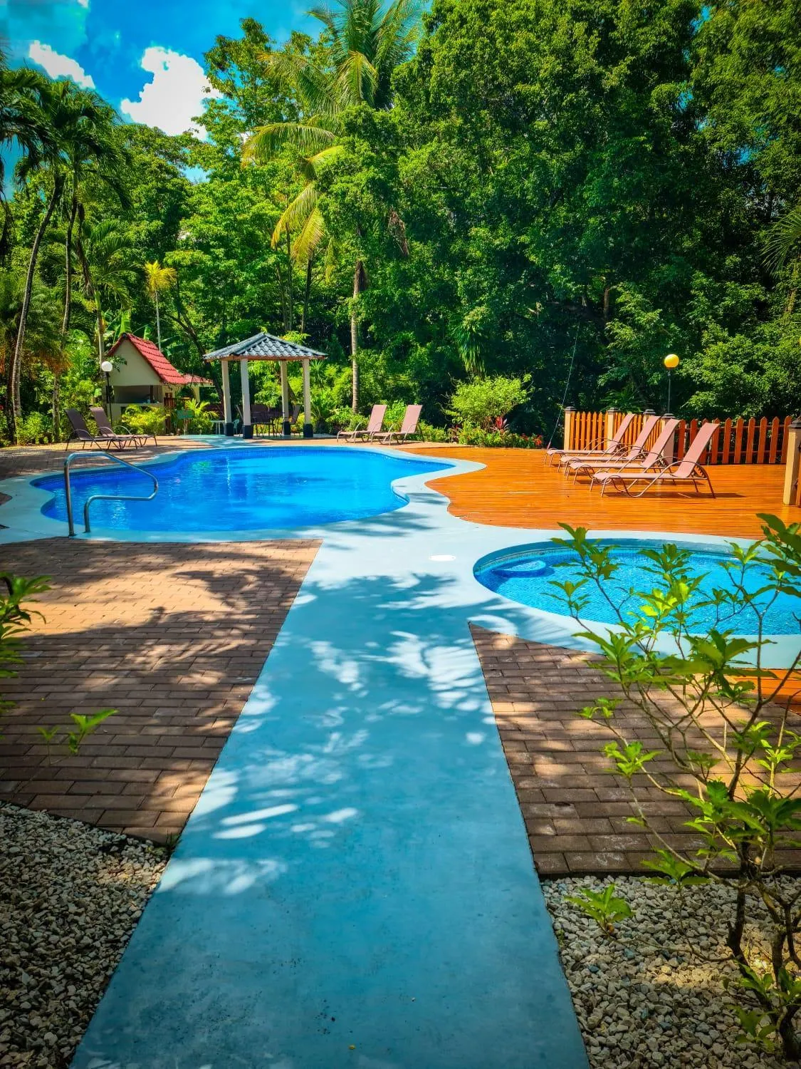 Property building in El Sueno Tropical