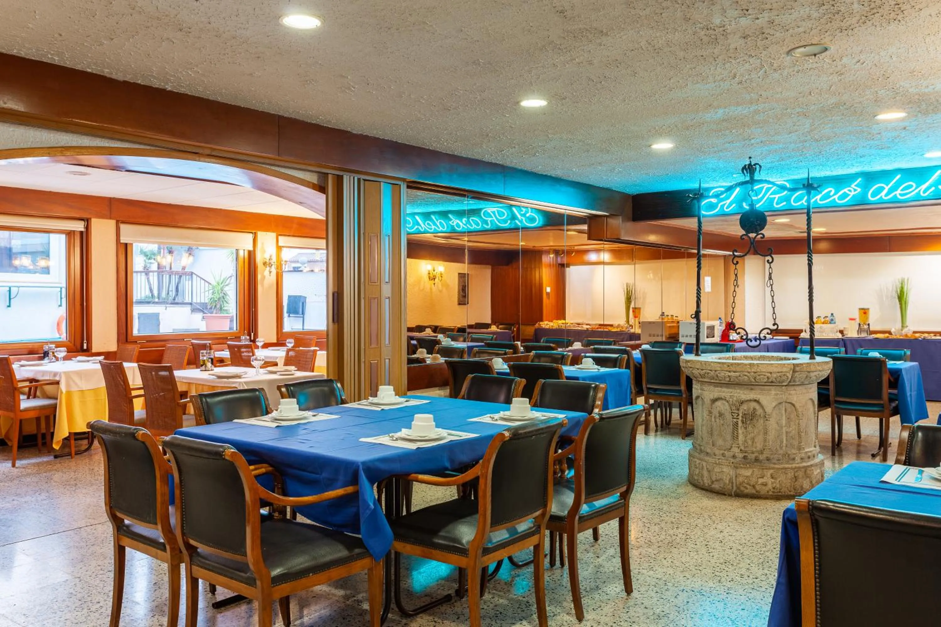 Restaurant/places to eat in Checkin Travé