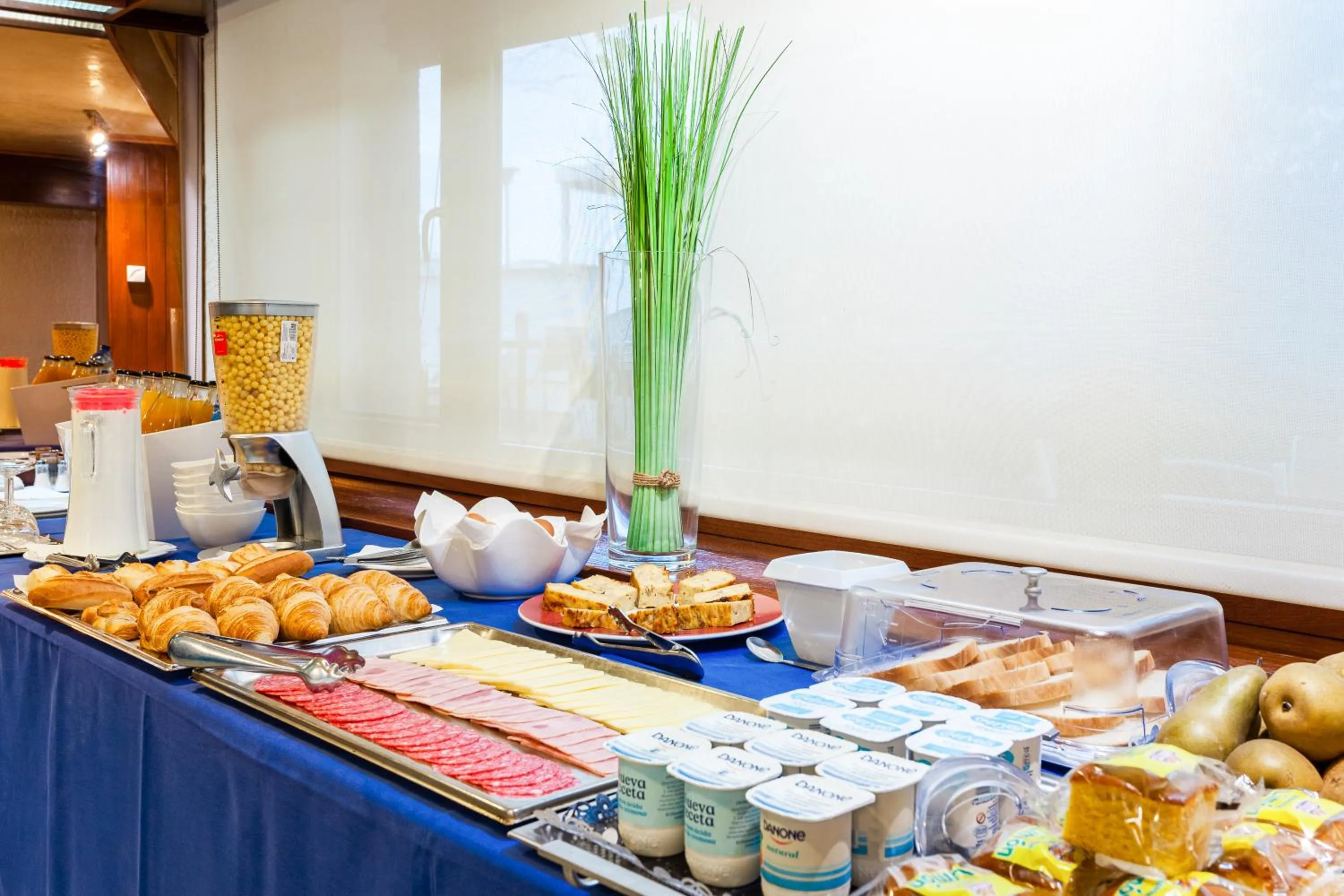 Buffet breakfast in Checkin Travé