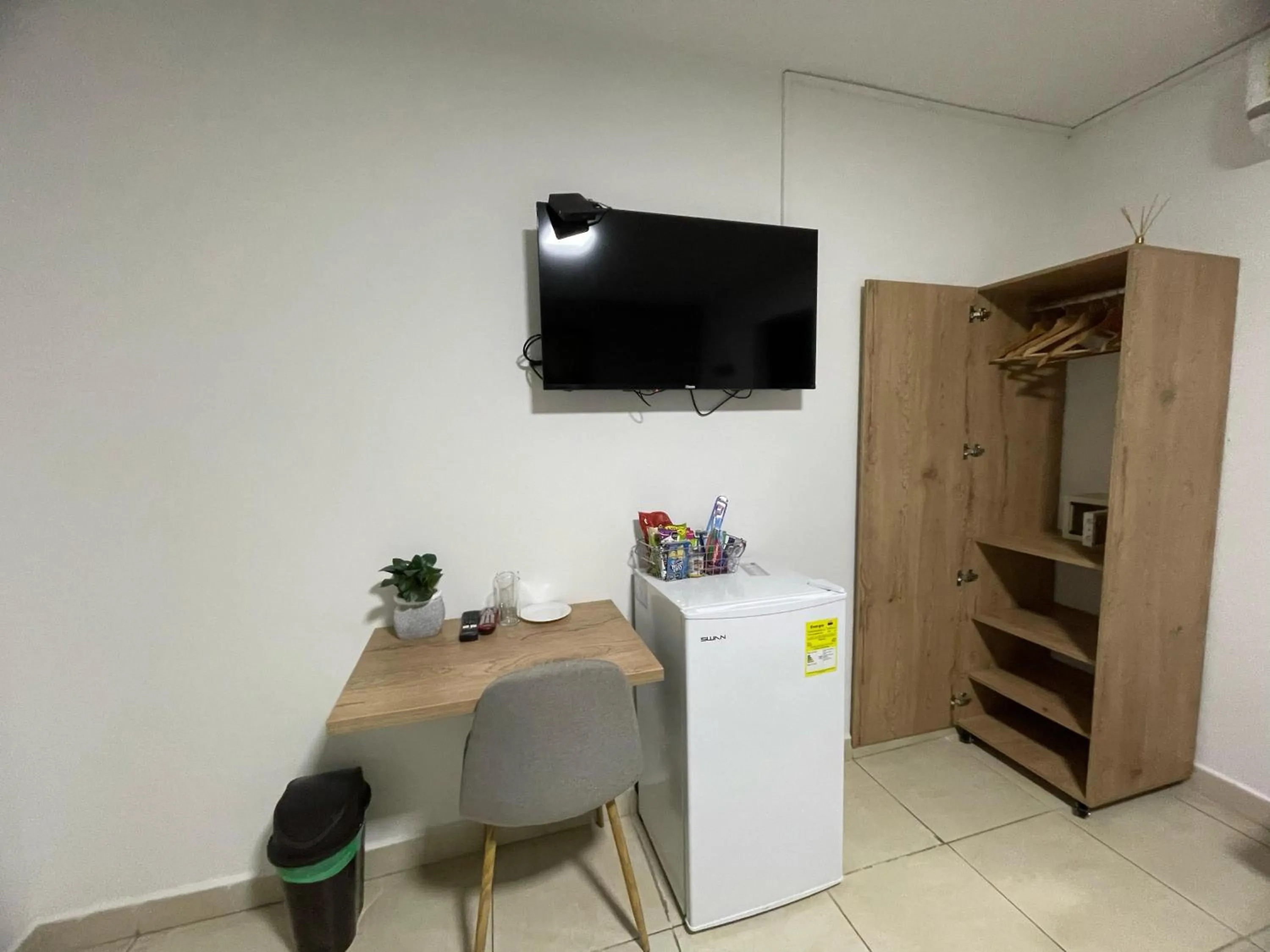 TV and multimedia in Aguacatala Hotel Boutique