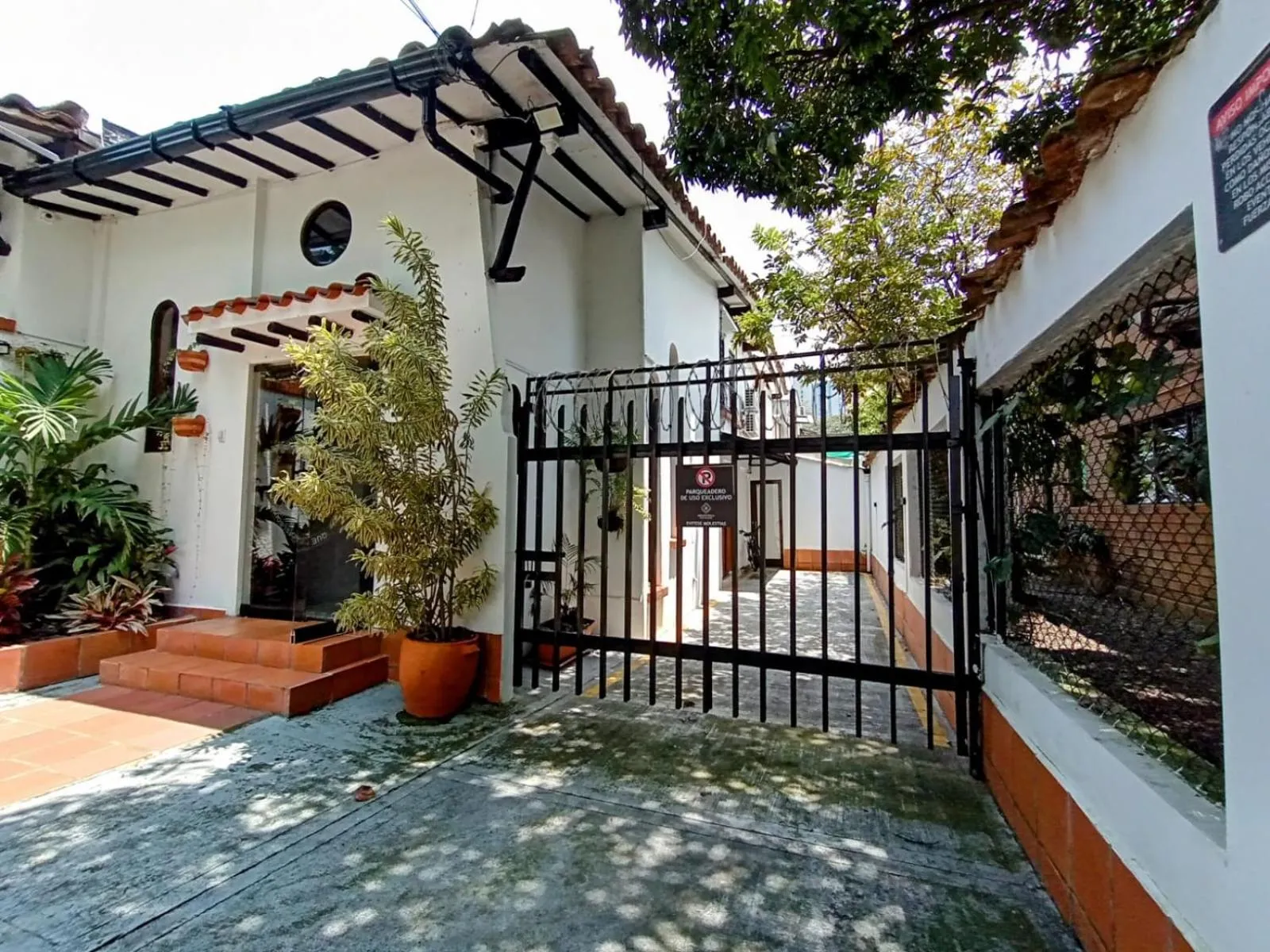 Property building in Aguacatala Hotel Boutique