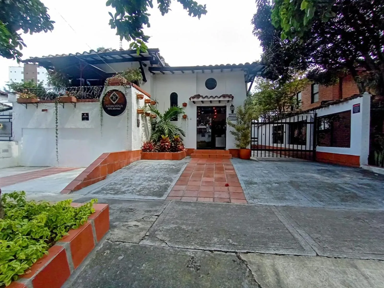 Property building in Aguacatala Hotel Boutique