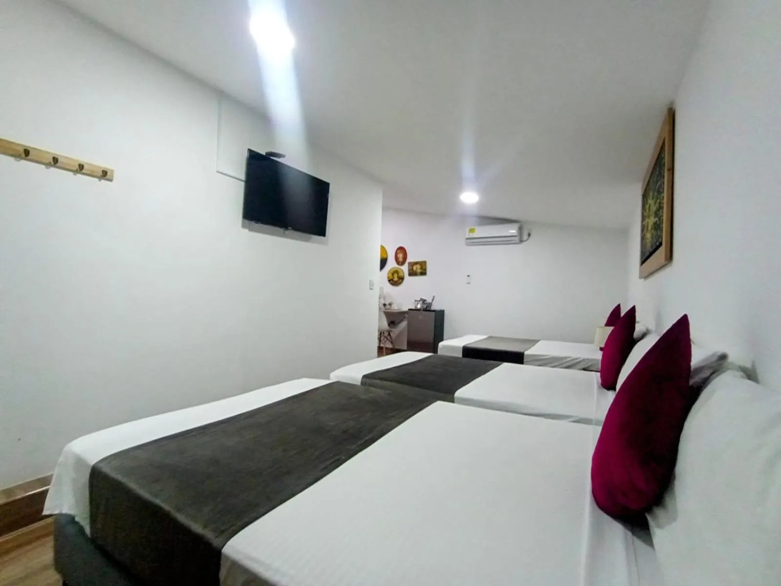 Communal lounge/ TV room, Bed in Aguacatala Hotel Boutique