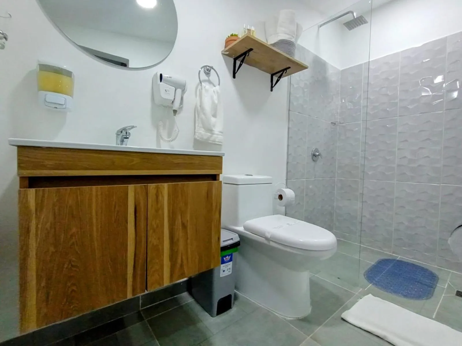 Shower in Aguacatala Hotel Boutique