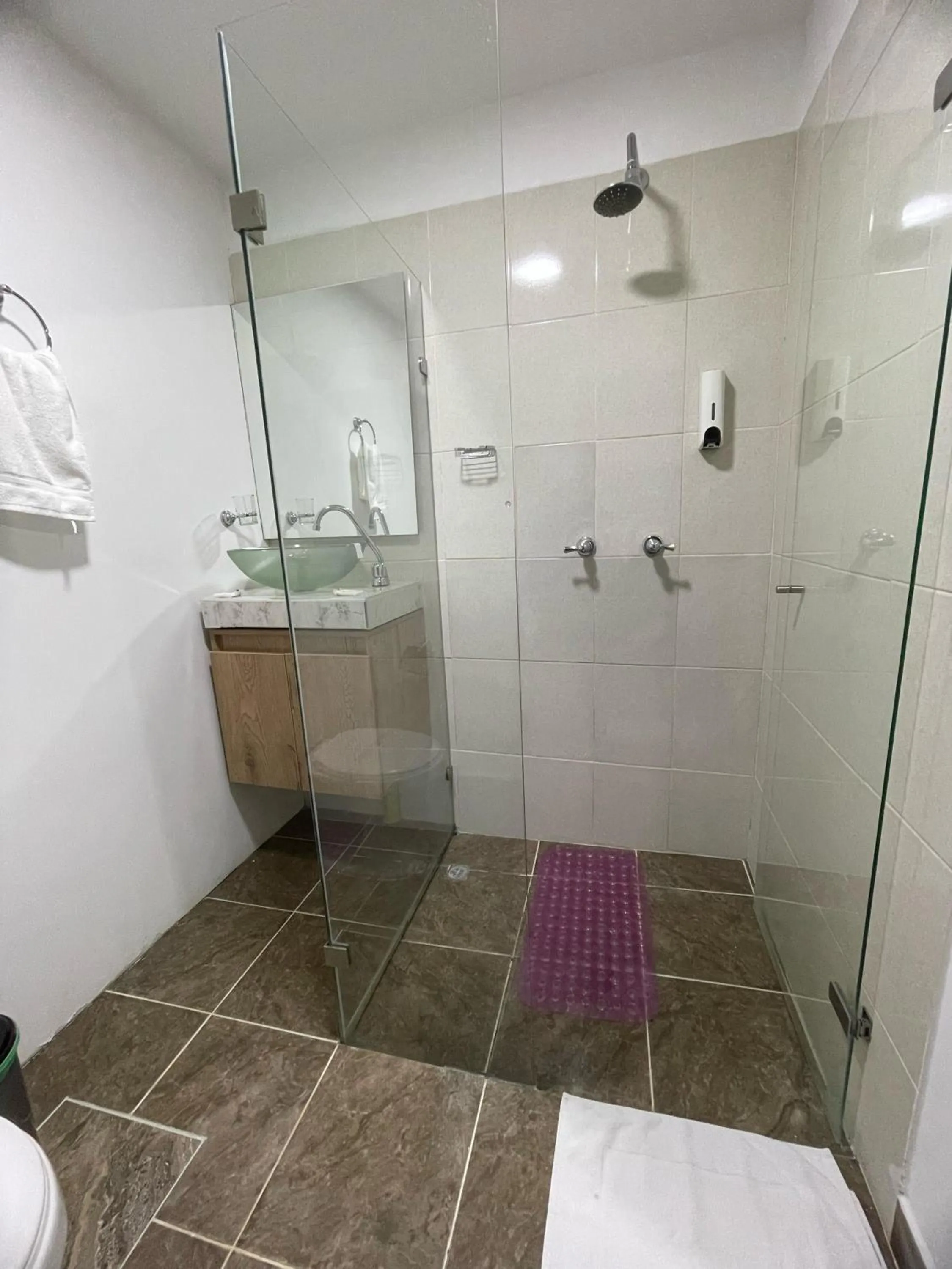 Shower in Aguacatala Hotel Boutique