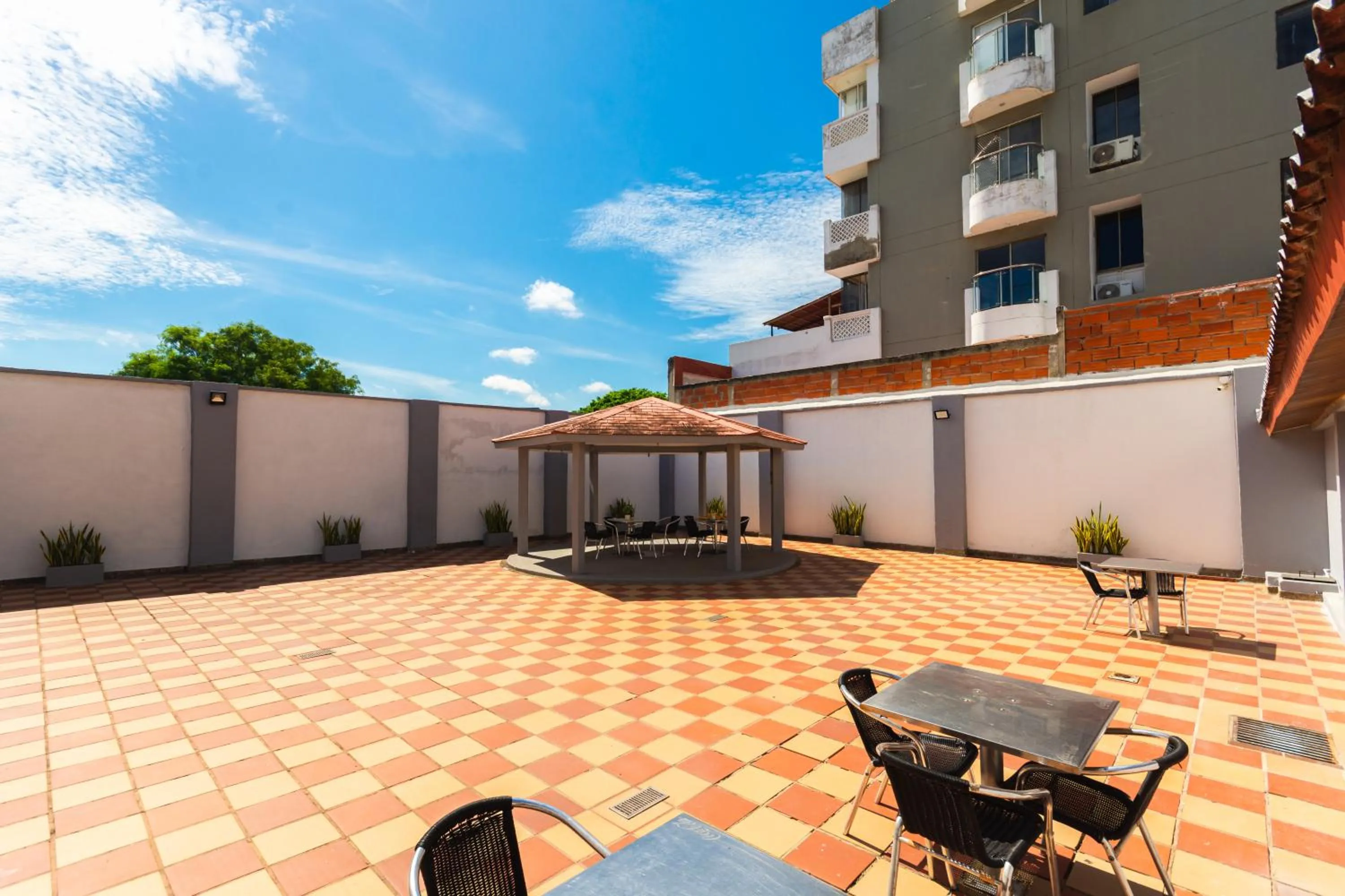 Patio in Hotel Med Suites 94