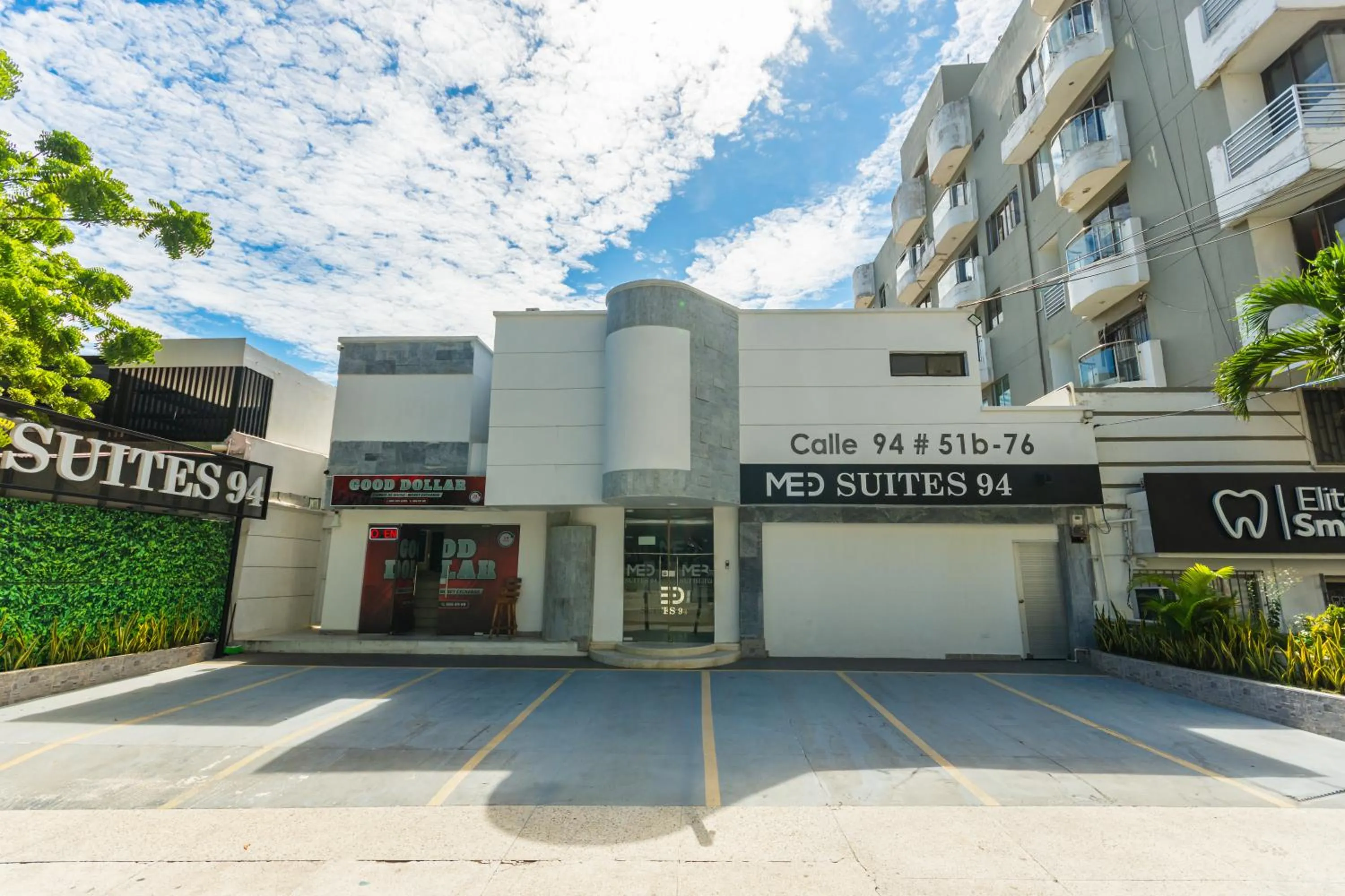 Property building in Hotel Med Suites 94