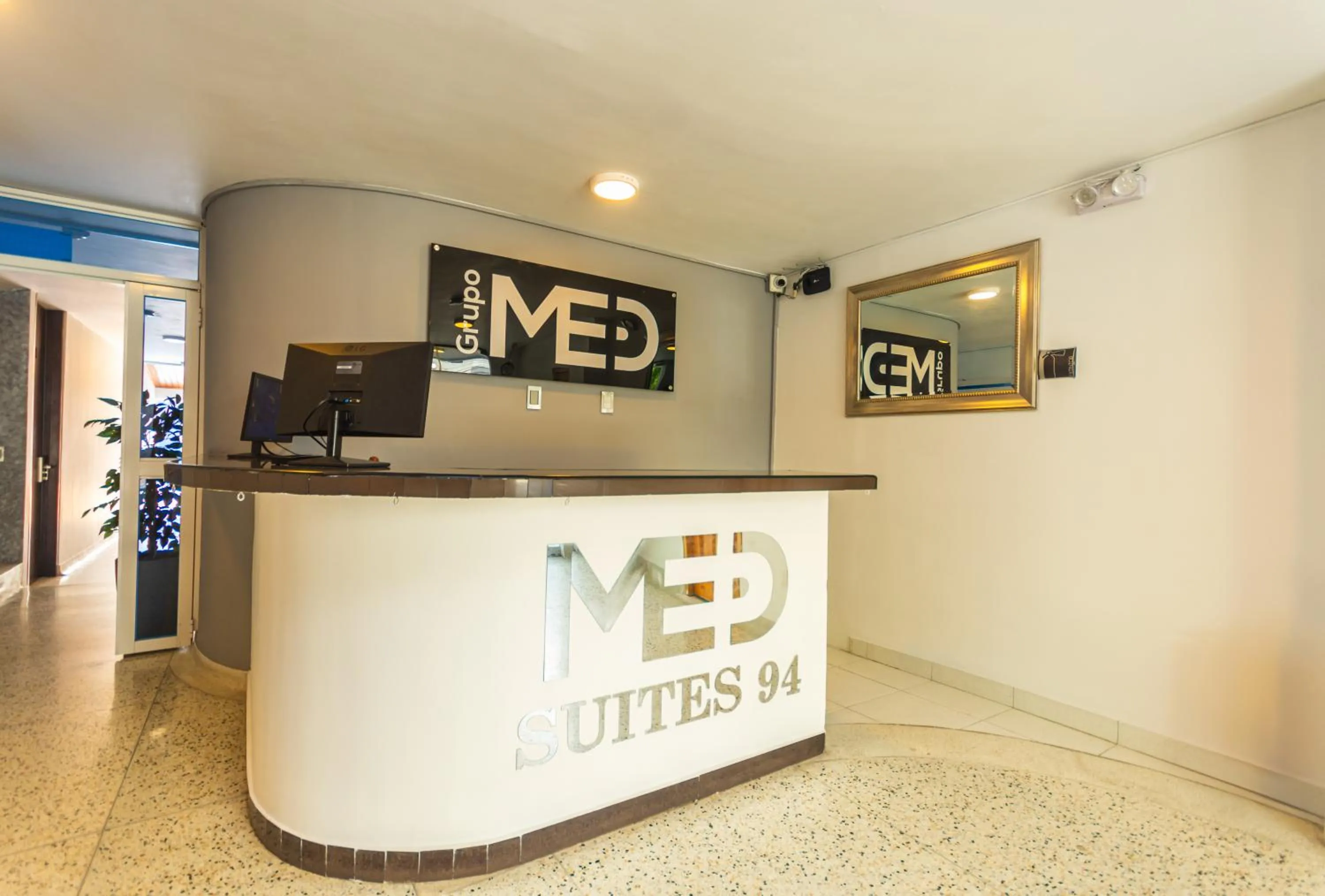 Lobby or reception in Hotel Med Suites 94