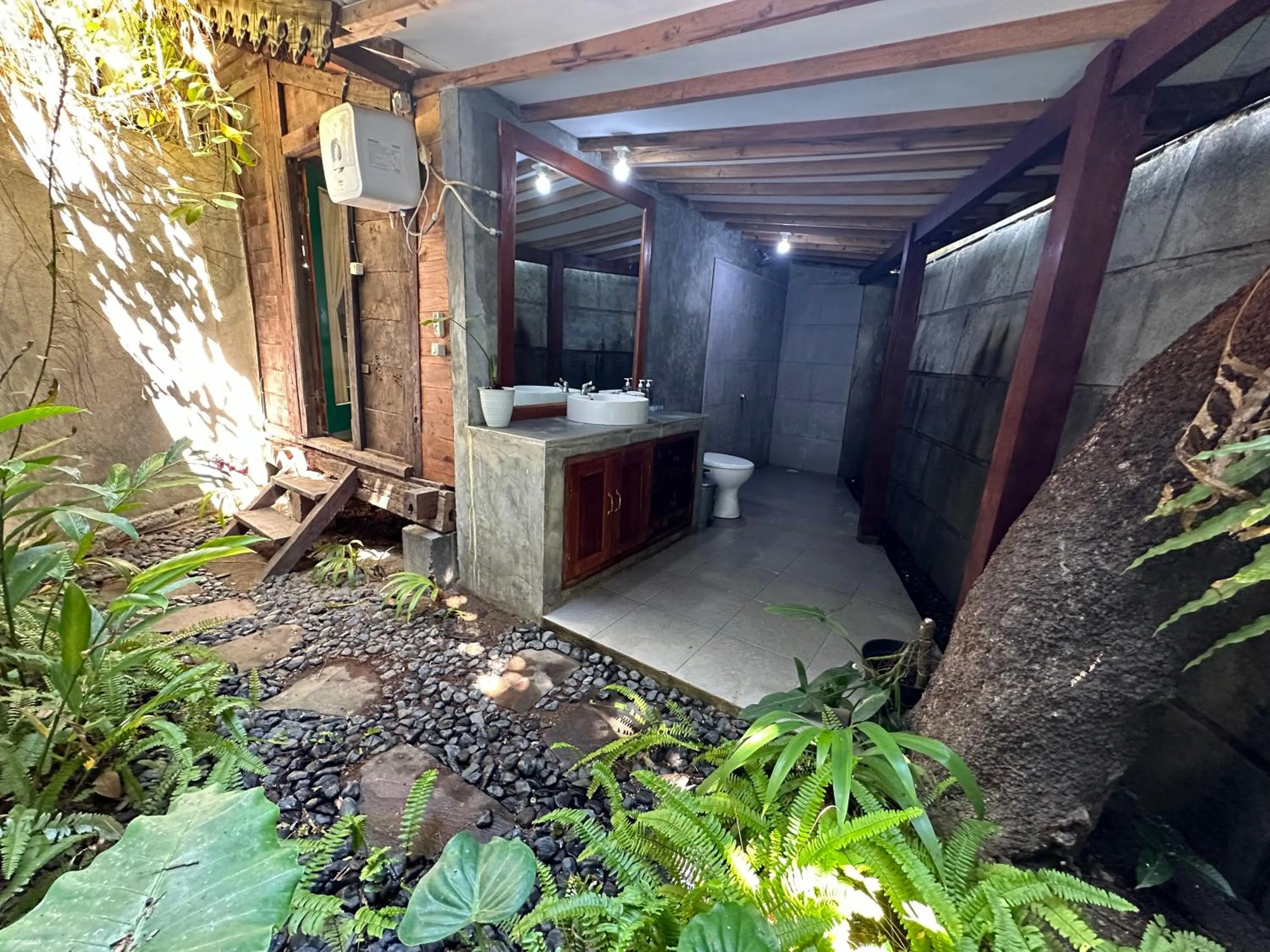 Day in Tahlia's Villa