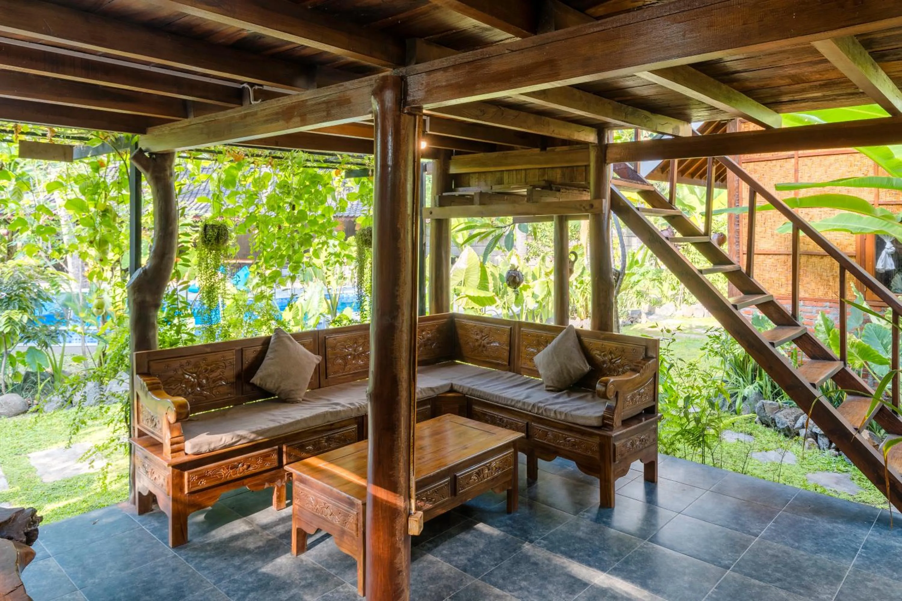 Day in Tahlia's Villa