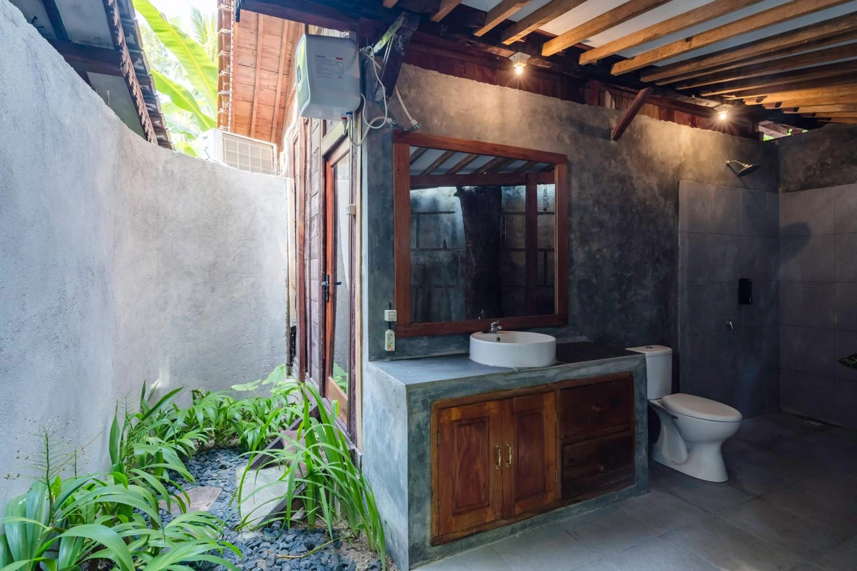 Toilet in Tahlia's Villa