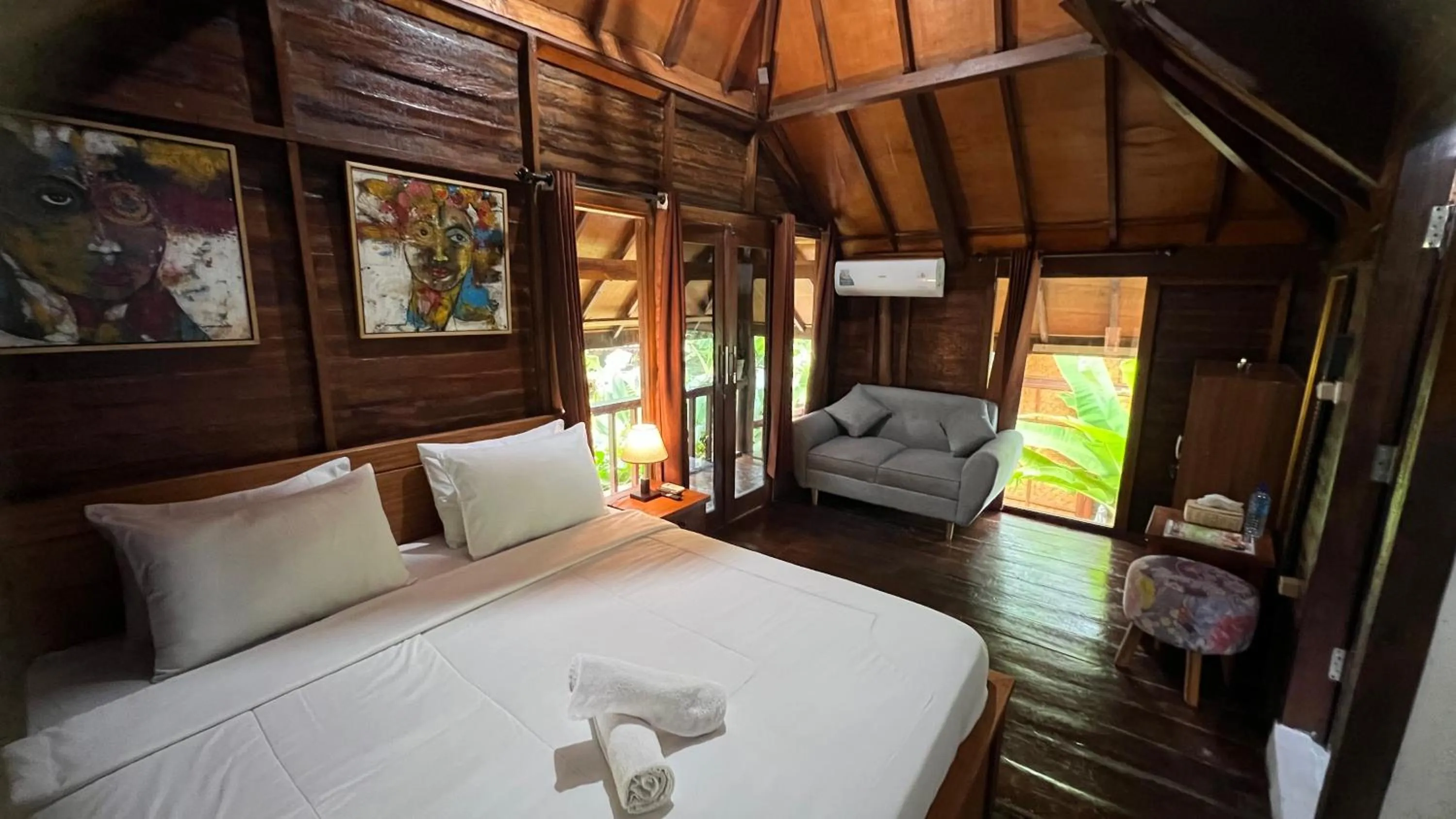 Bed in Tahlia's Villa