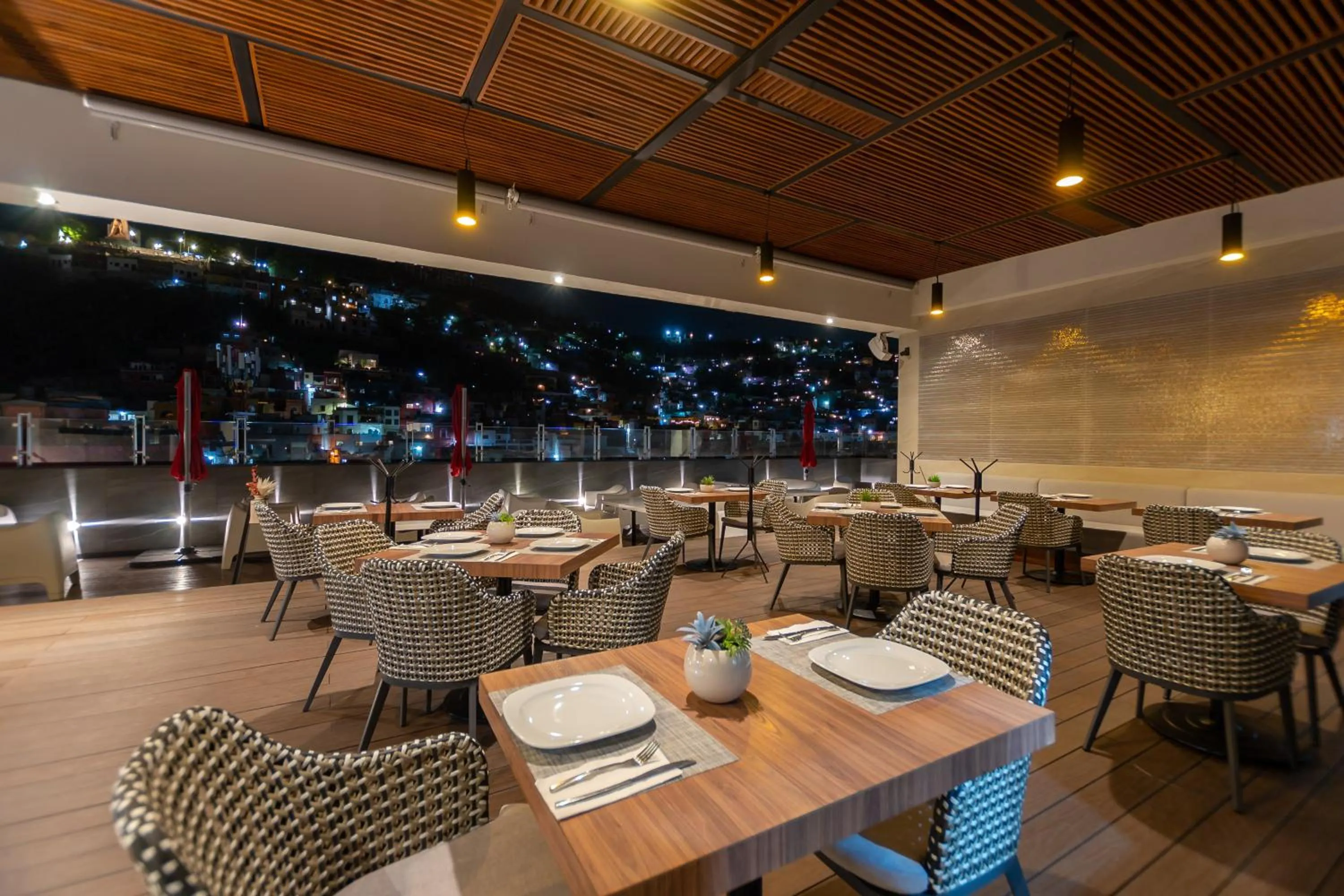 Restaurant/places to eat in Nueve 25 Hotel Boutique