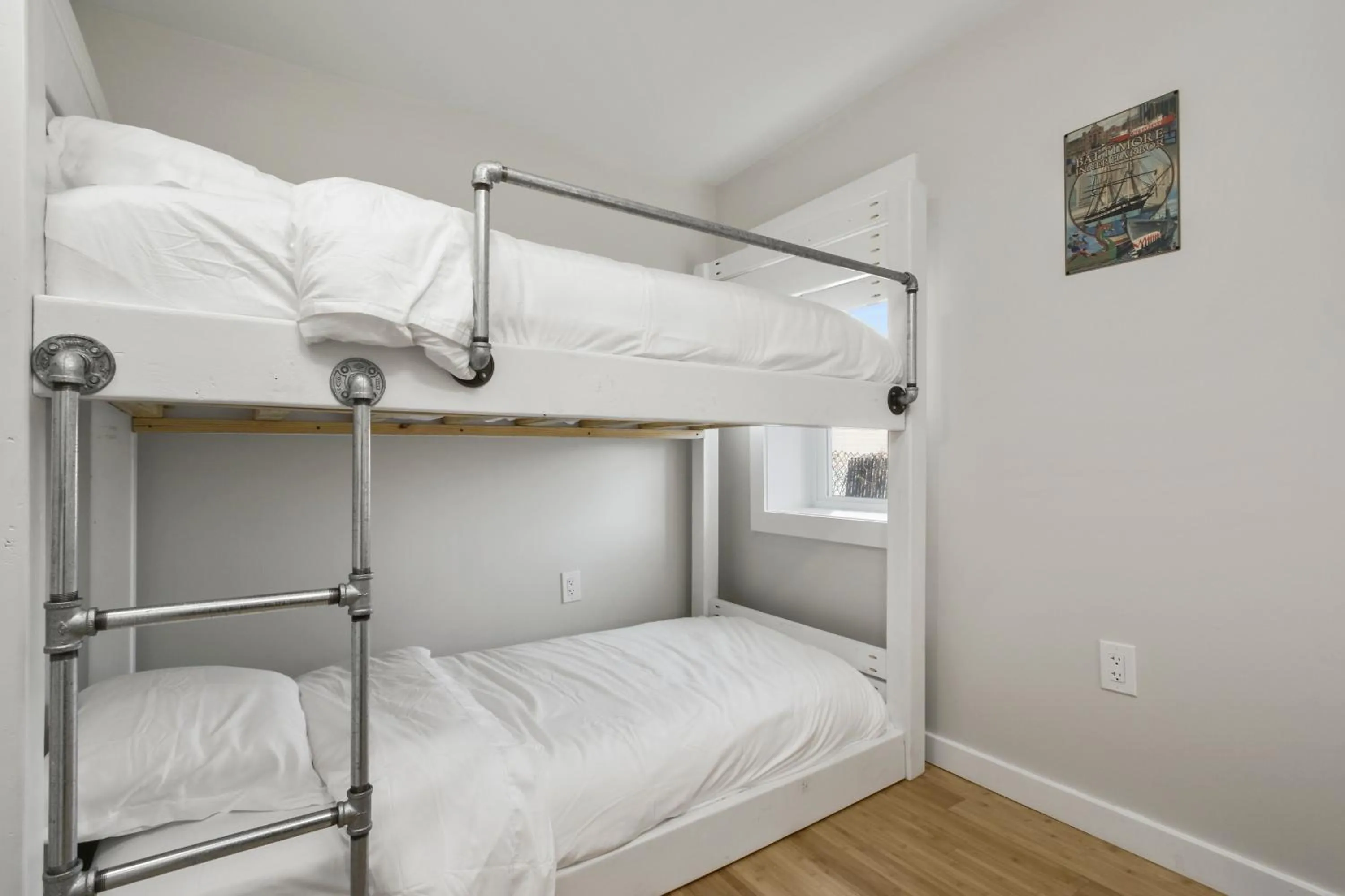 bunk bed in Cozy Ba Townhome Near Little Italy I Fells Point