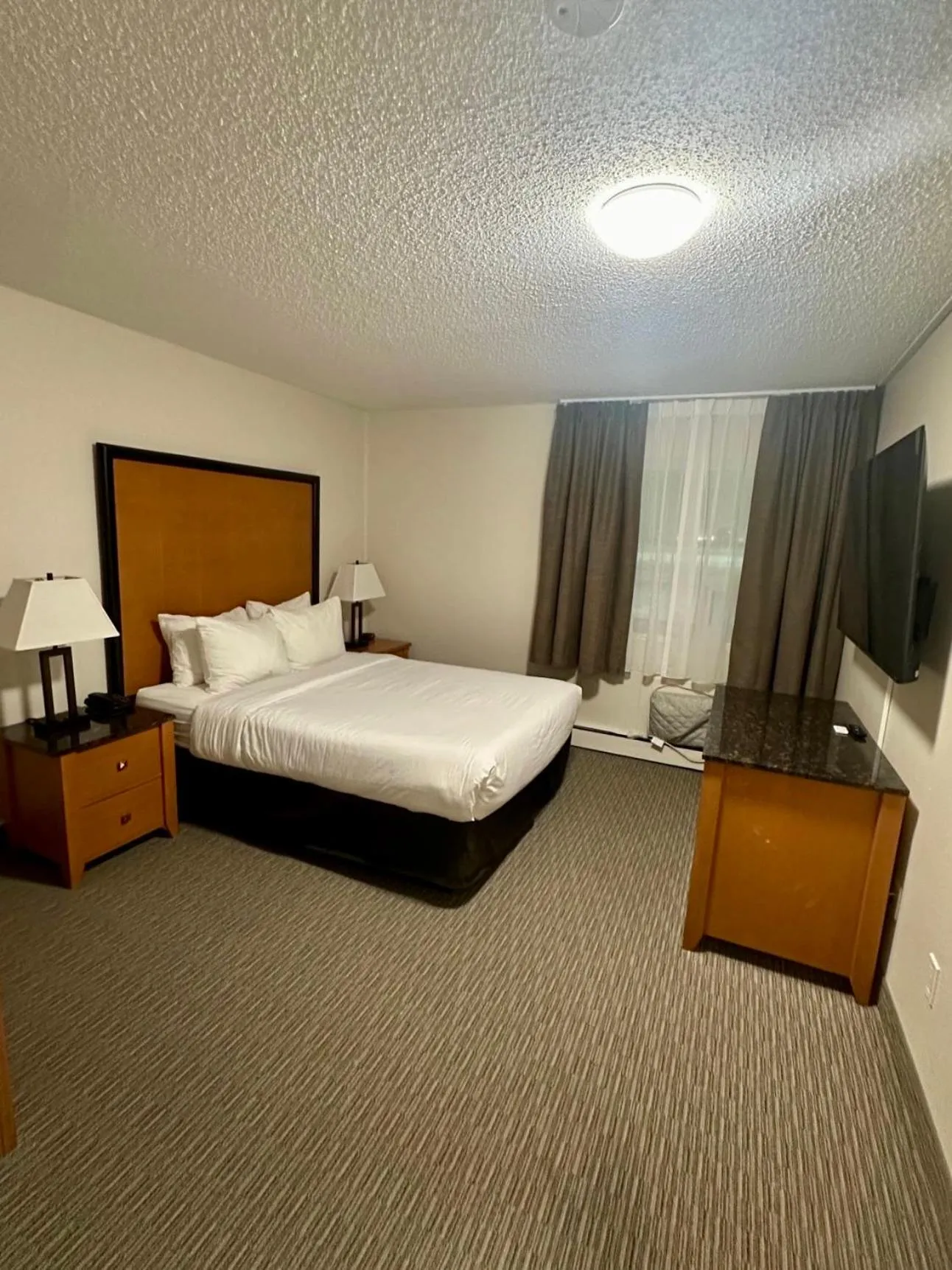 Bed in Anavada Inn & Suites - Grande Prairie