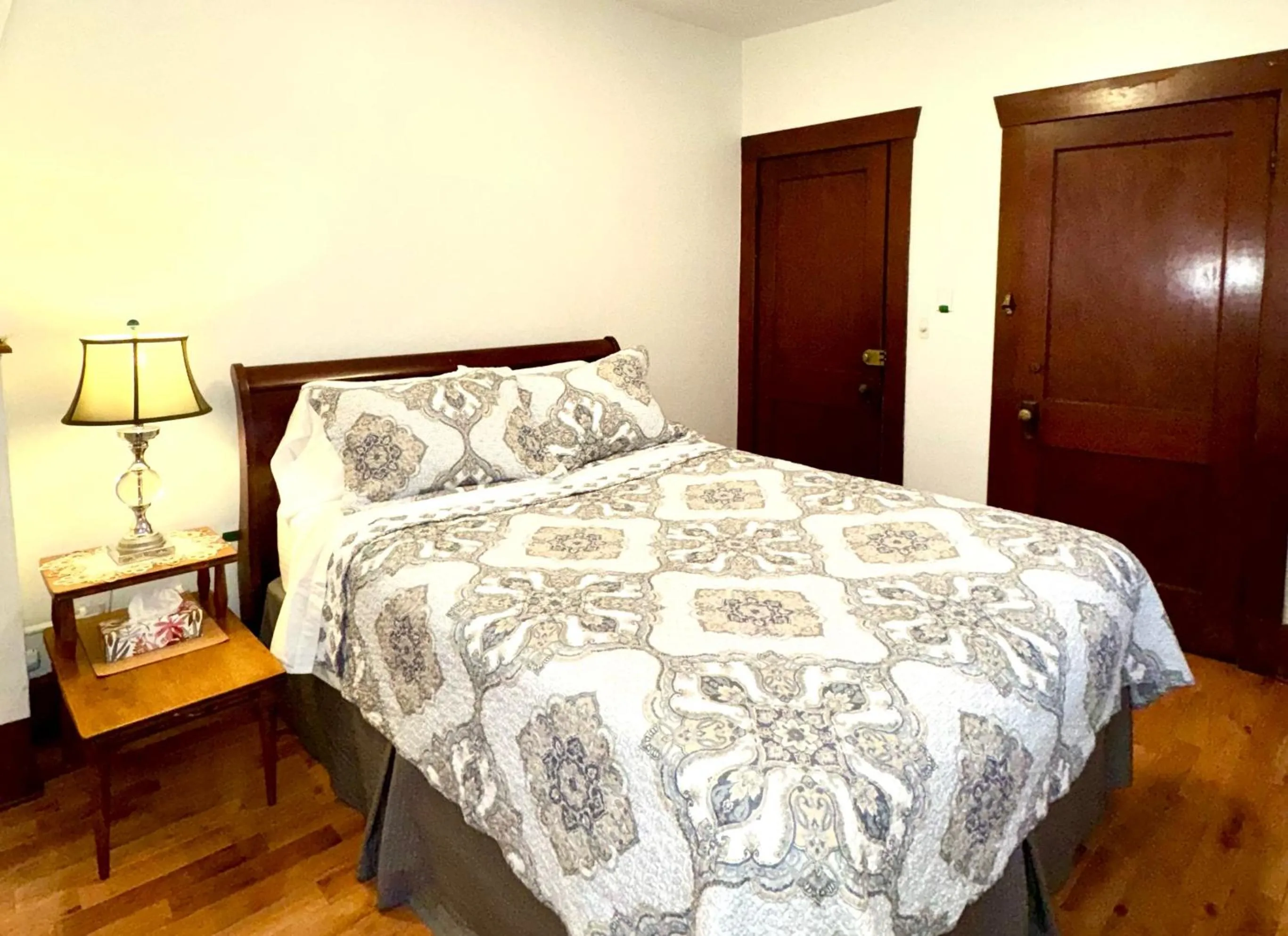 Bedroom, Bed in Royal Hotel Sydney