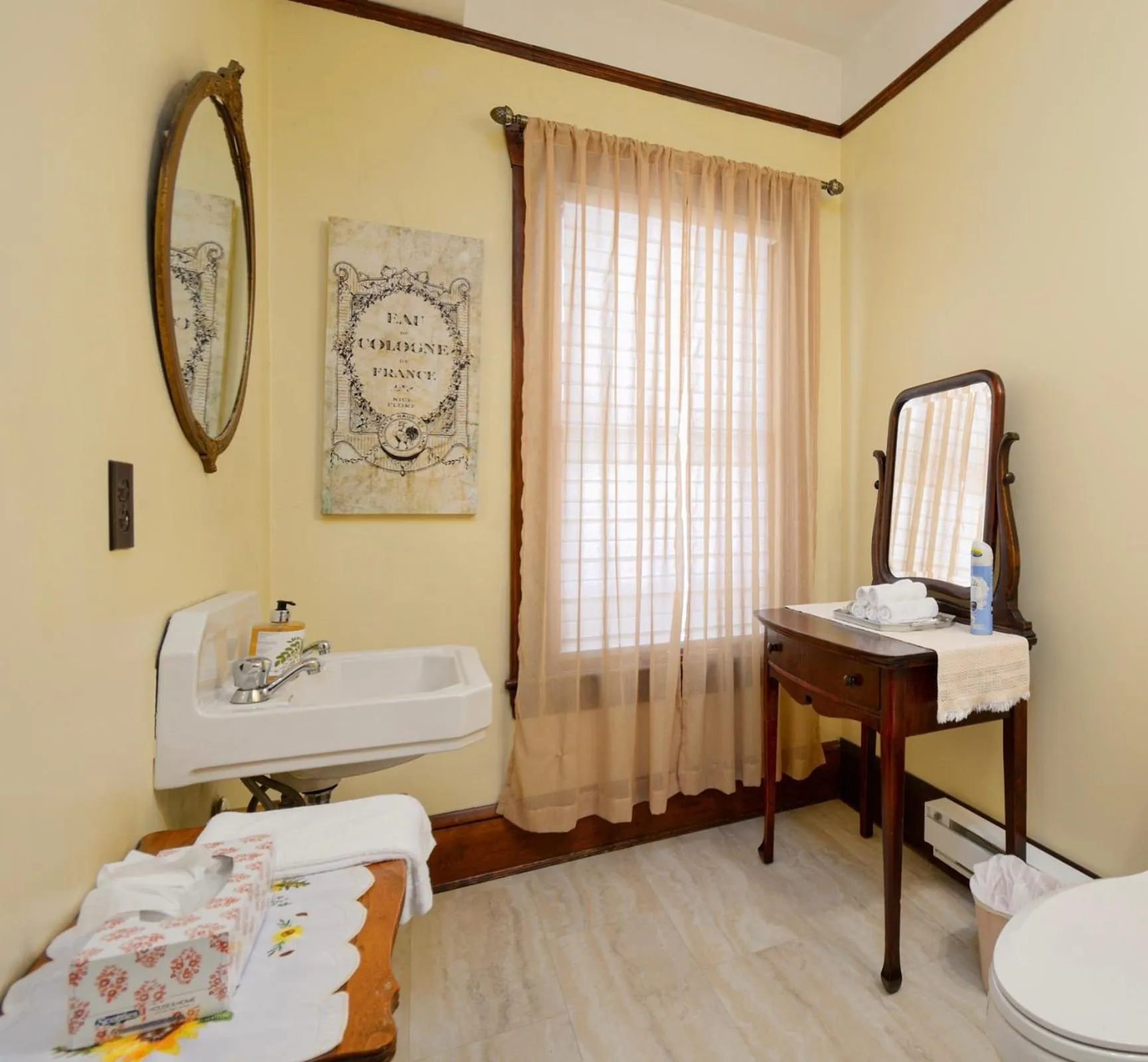 Bathroom, Bed in Royal Hotel Sydney