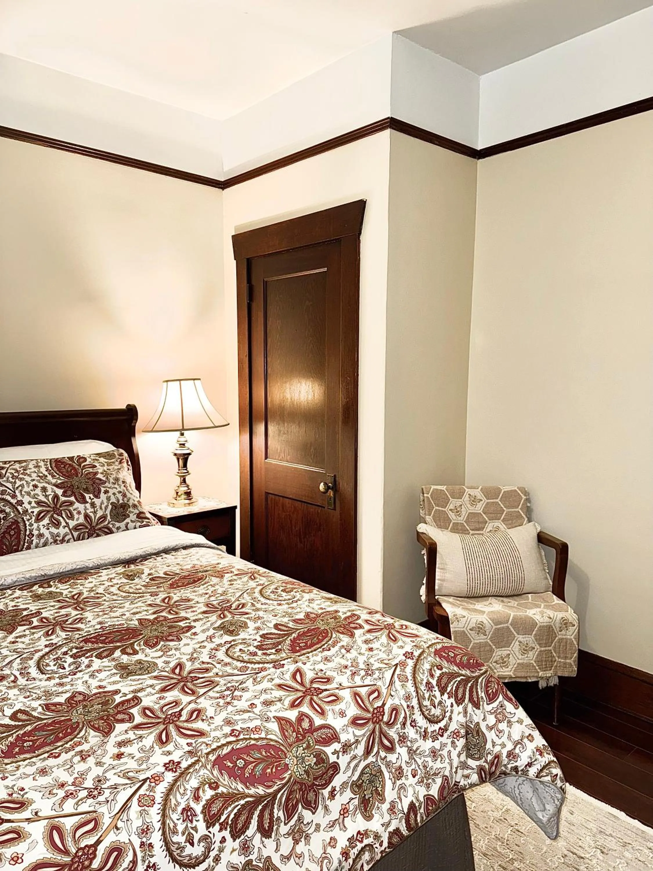 Bedroom, Bed in Royal Hotel Sydney