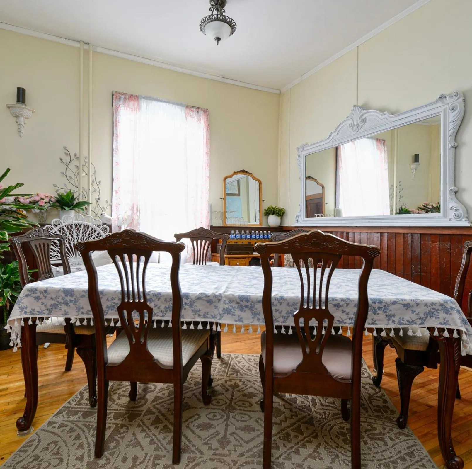 Dining area in Royal Hotel Sydney