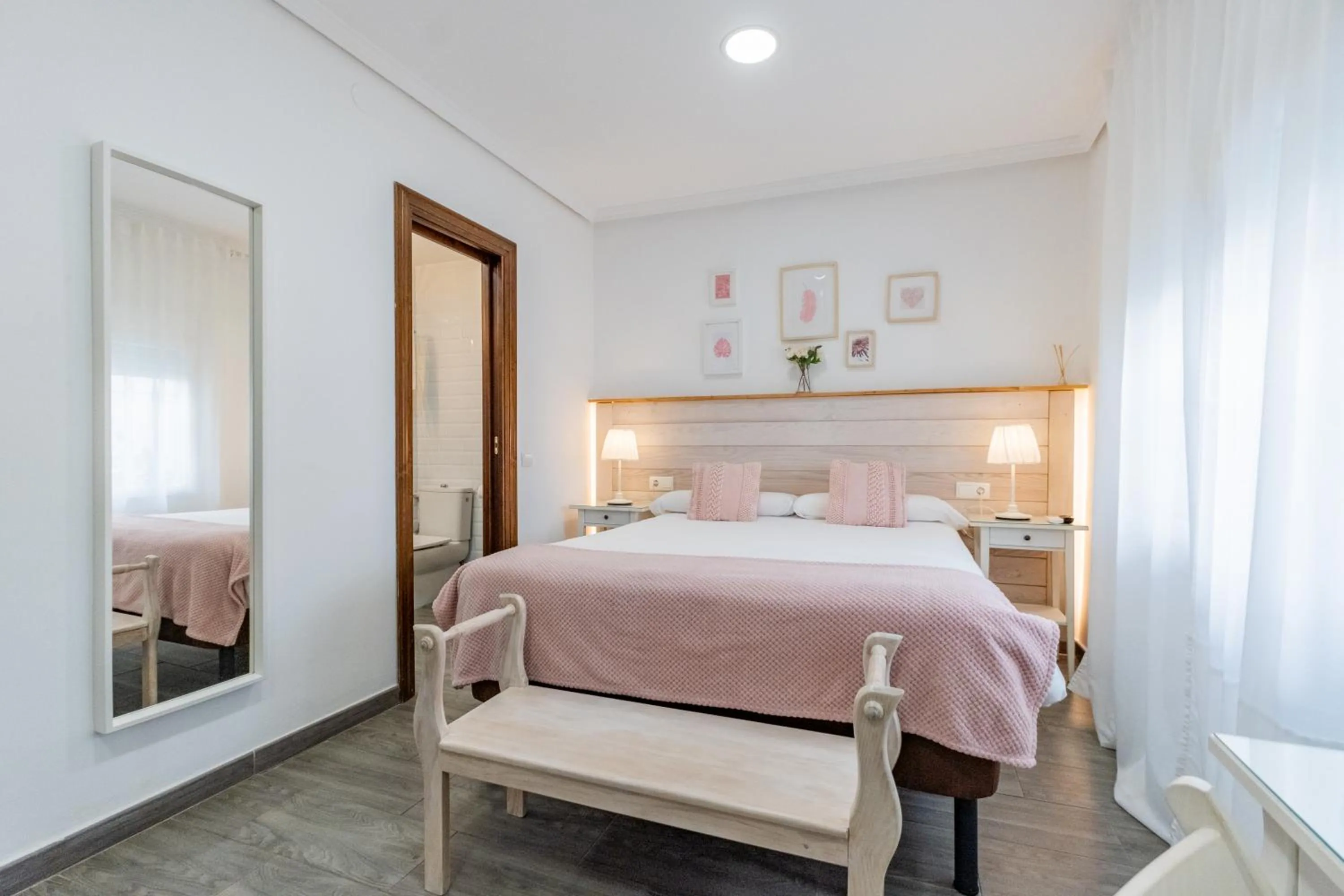 Photo of the whole room, Bed in El Nogal Home