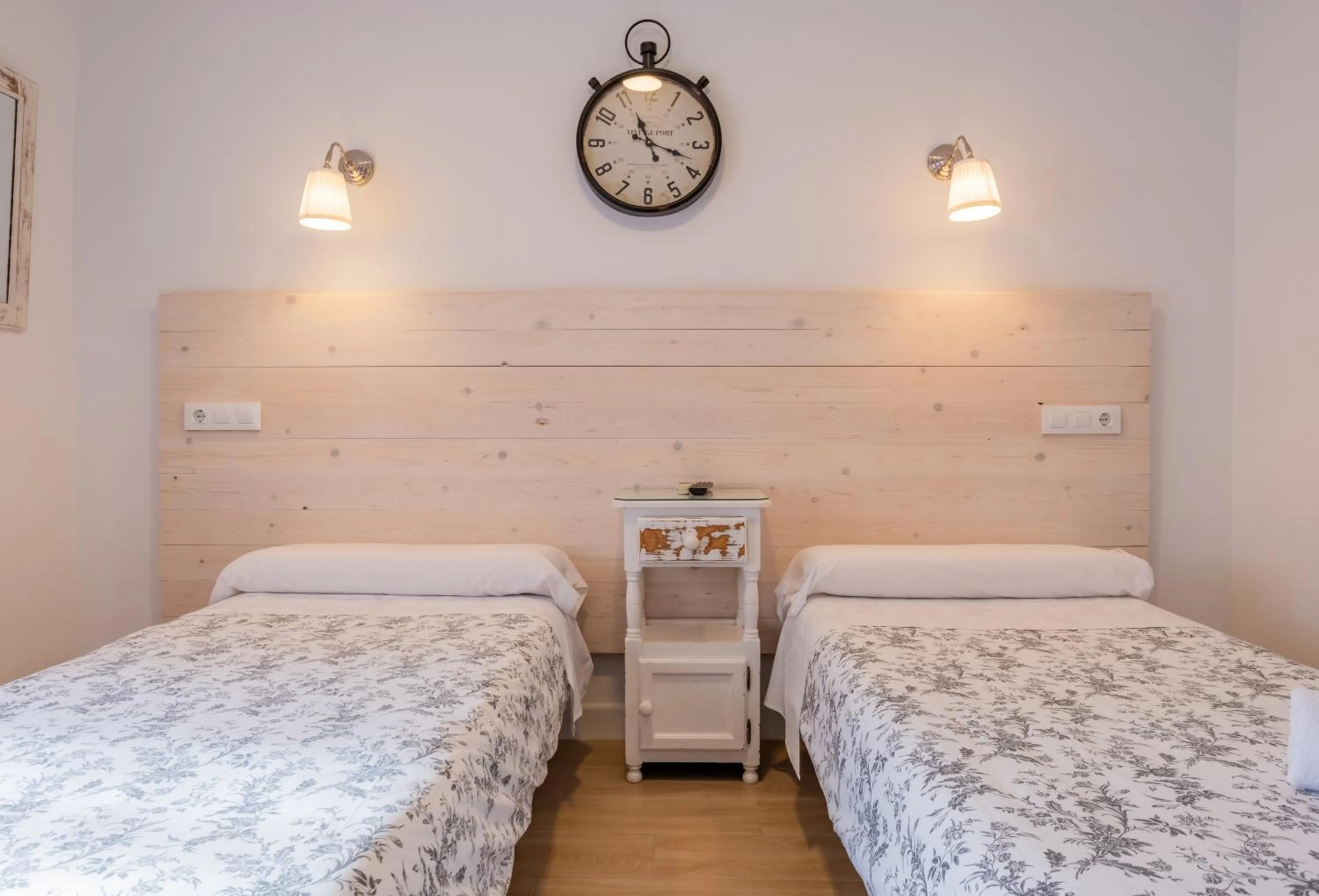 Photo of the whole room, Bed in El Nogal Home