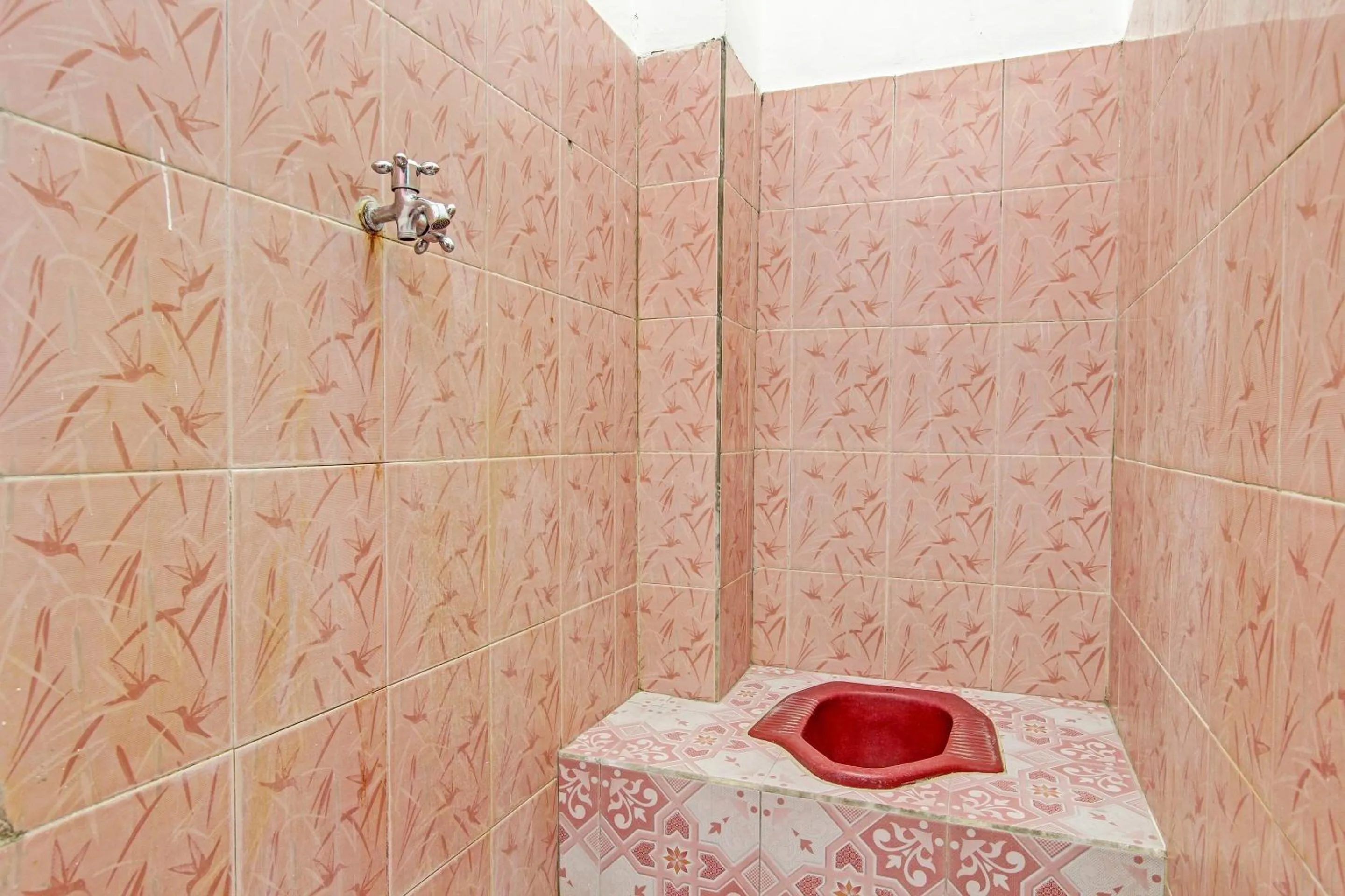 Bathroom in Hotel O Guest House Mustika Syariah Near alun alun kota purwokerto