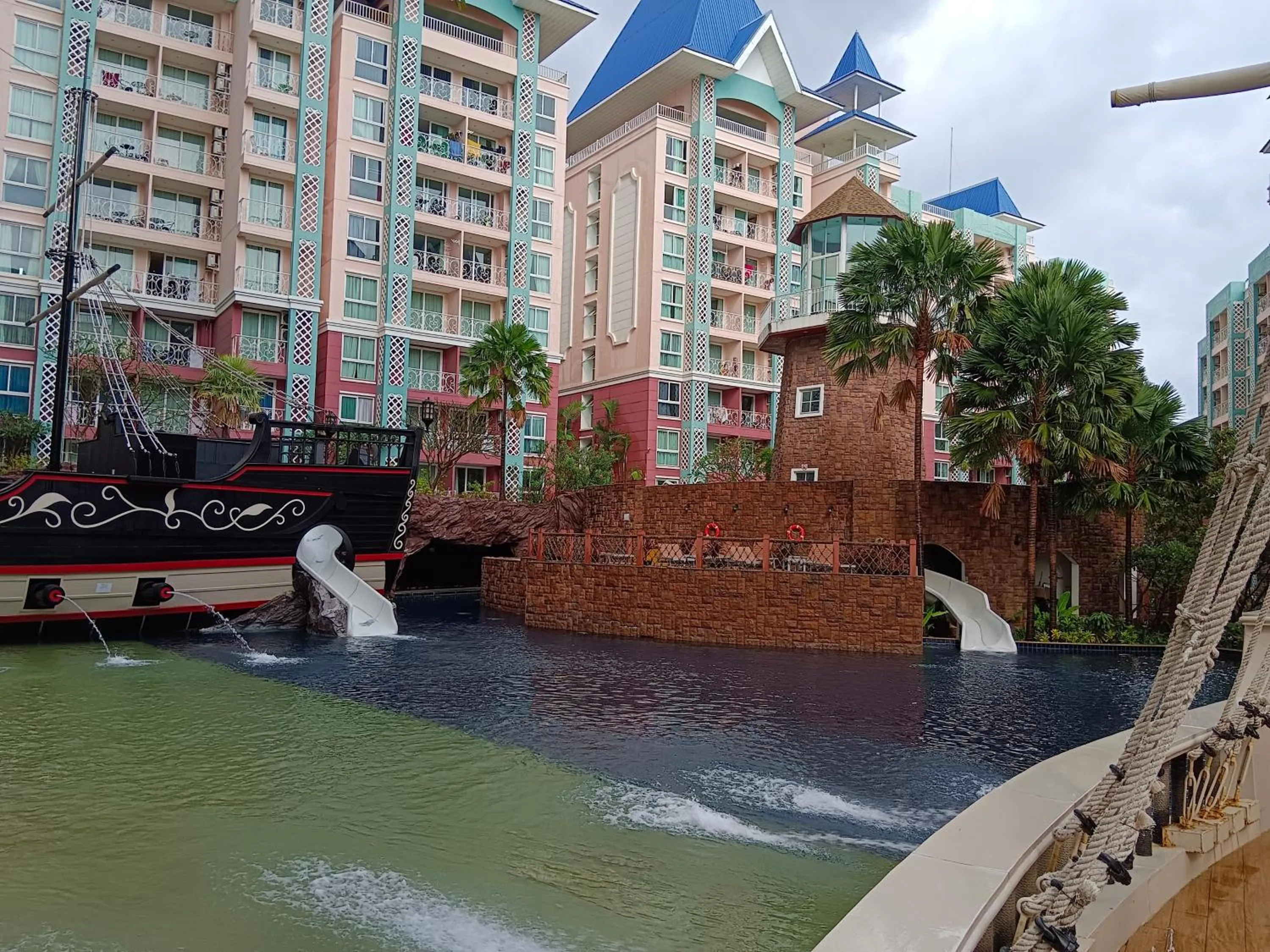 Day in Grande Caribbean Condo Resort Pattaya