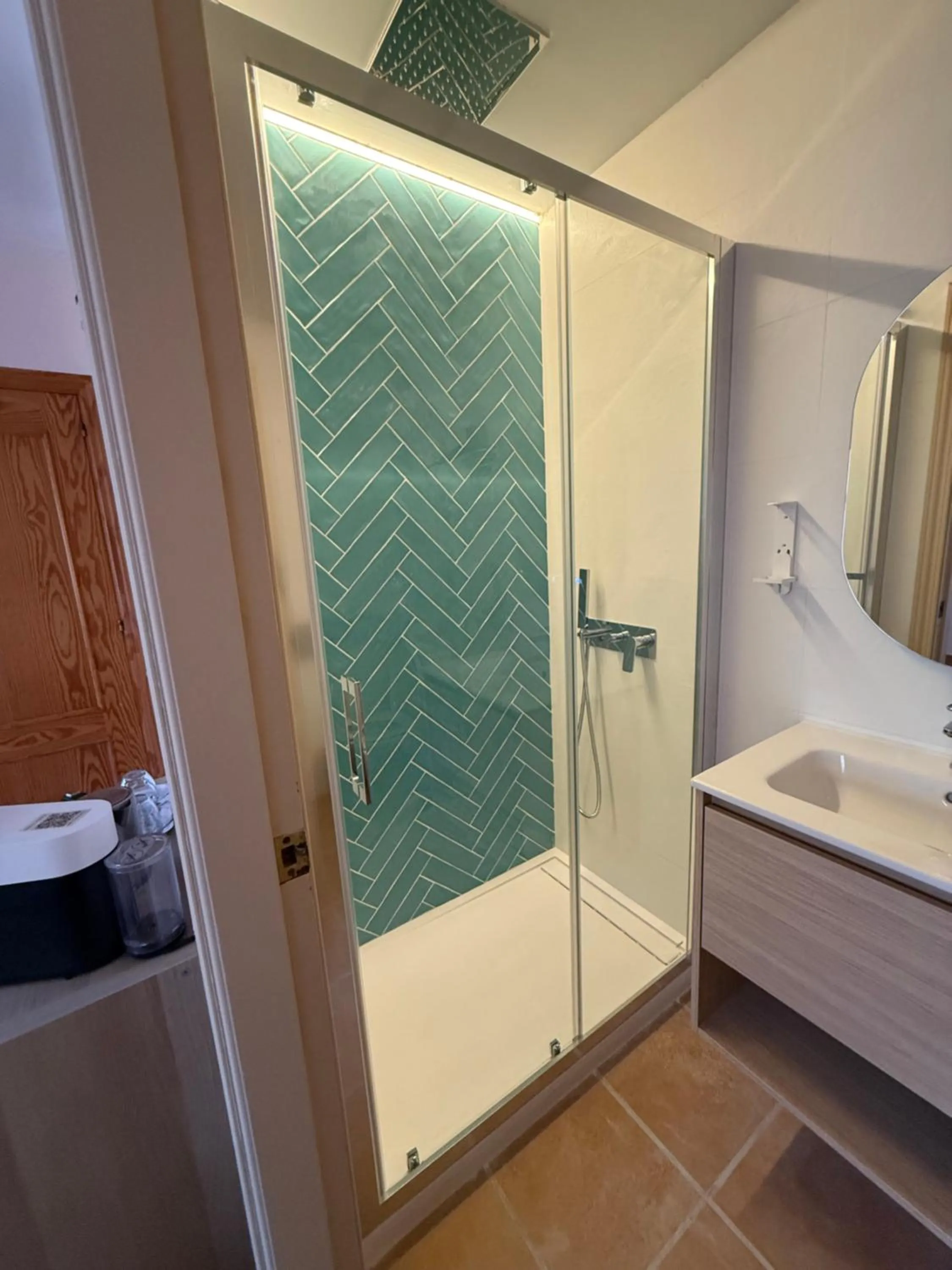 Shower in Hostal Moscatel