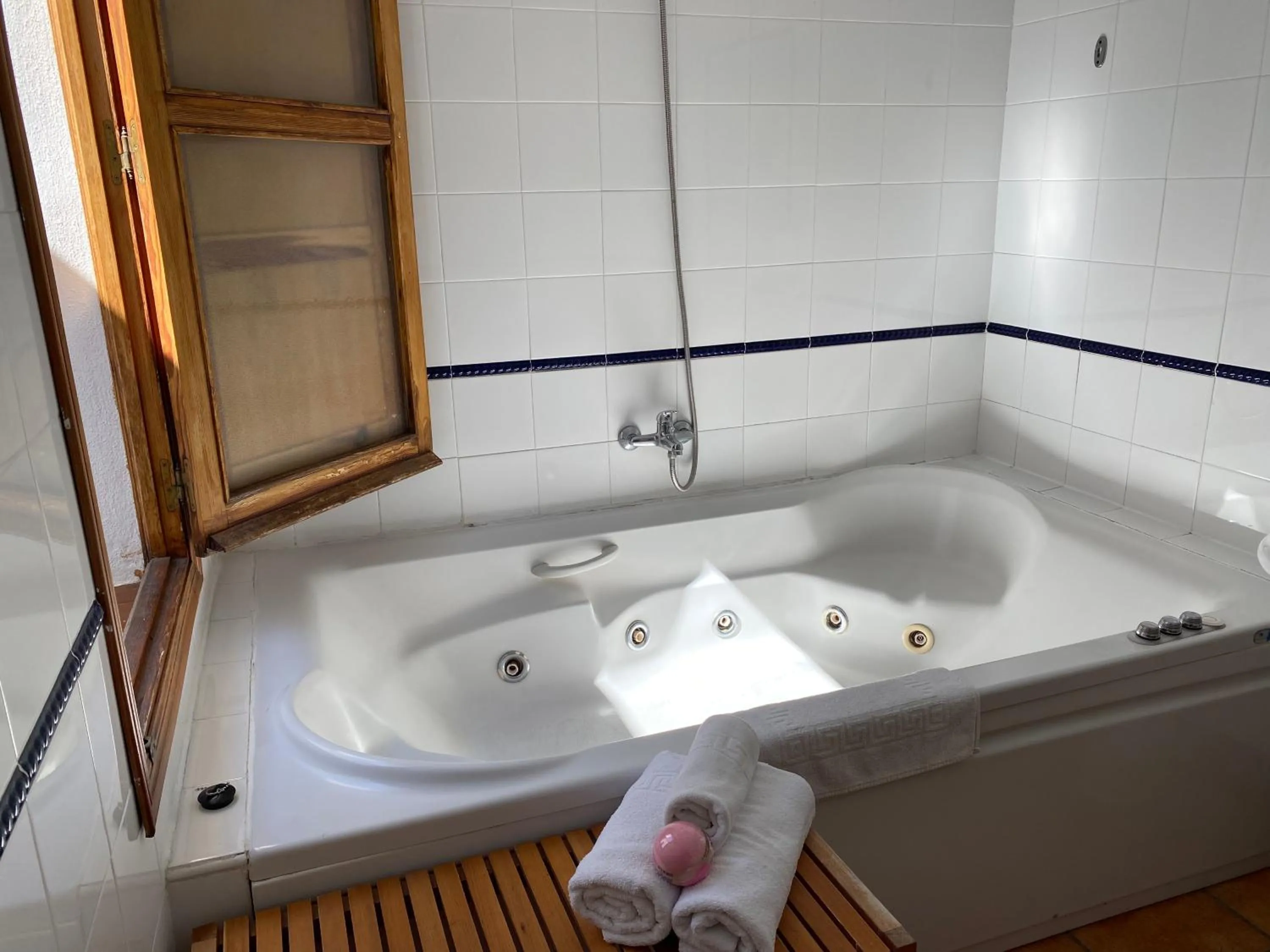 Hot Tub in Hostal Moscatel