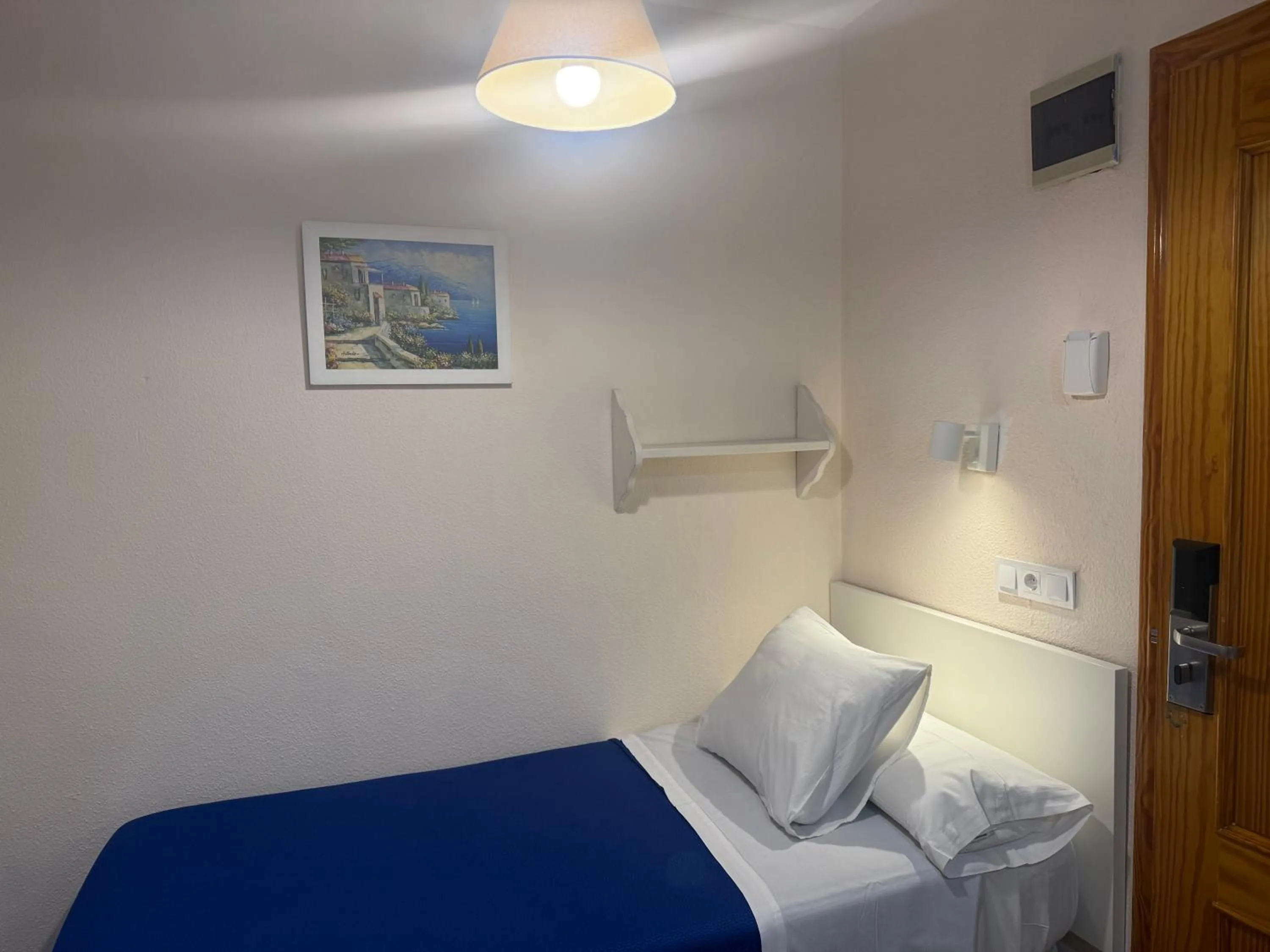 Bedroom, Bed in Hostal Moscatel