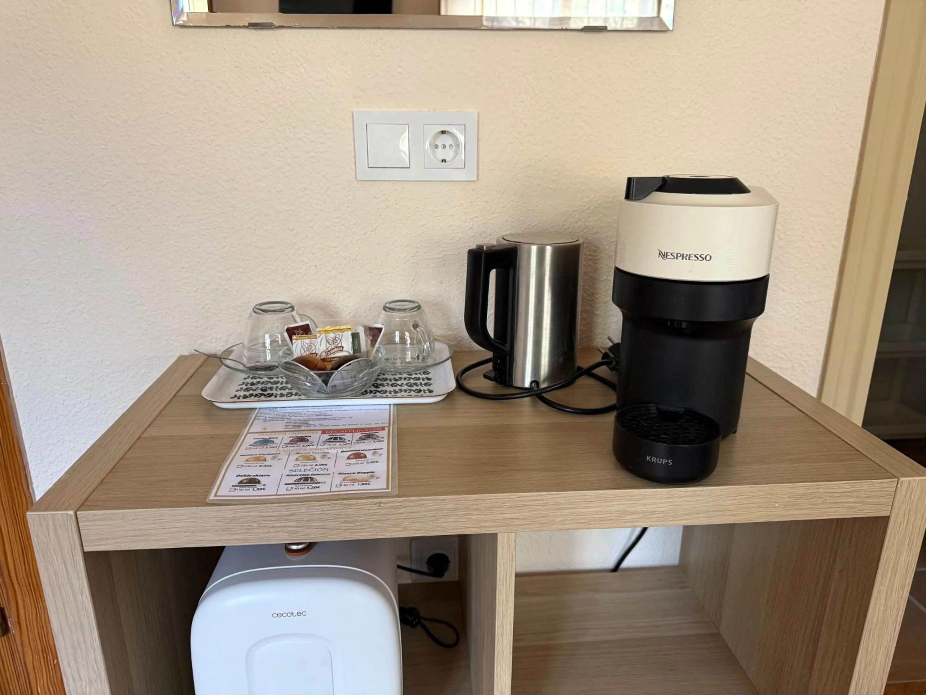 Coffee/tea facilities in Hostal Moscatel