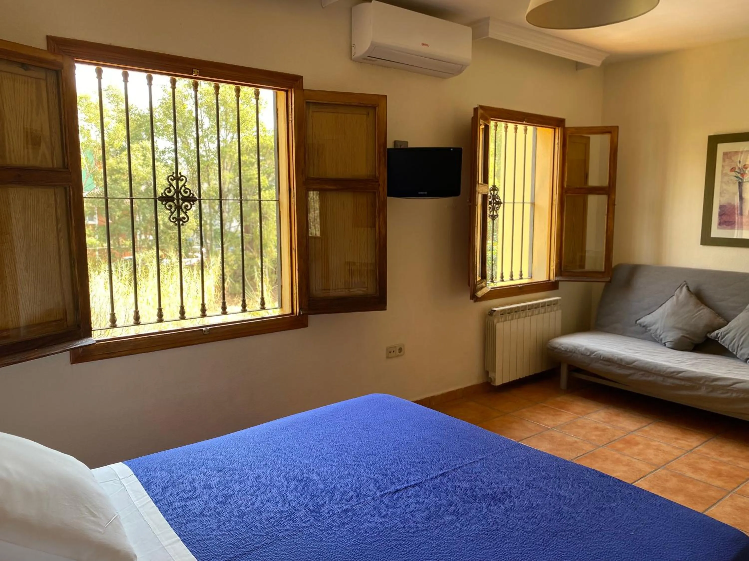 Bed in Hostal Moscatel