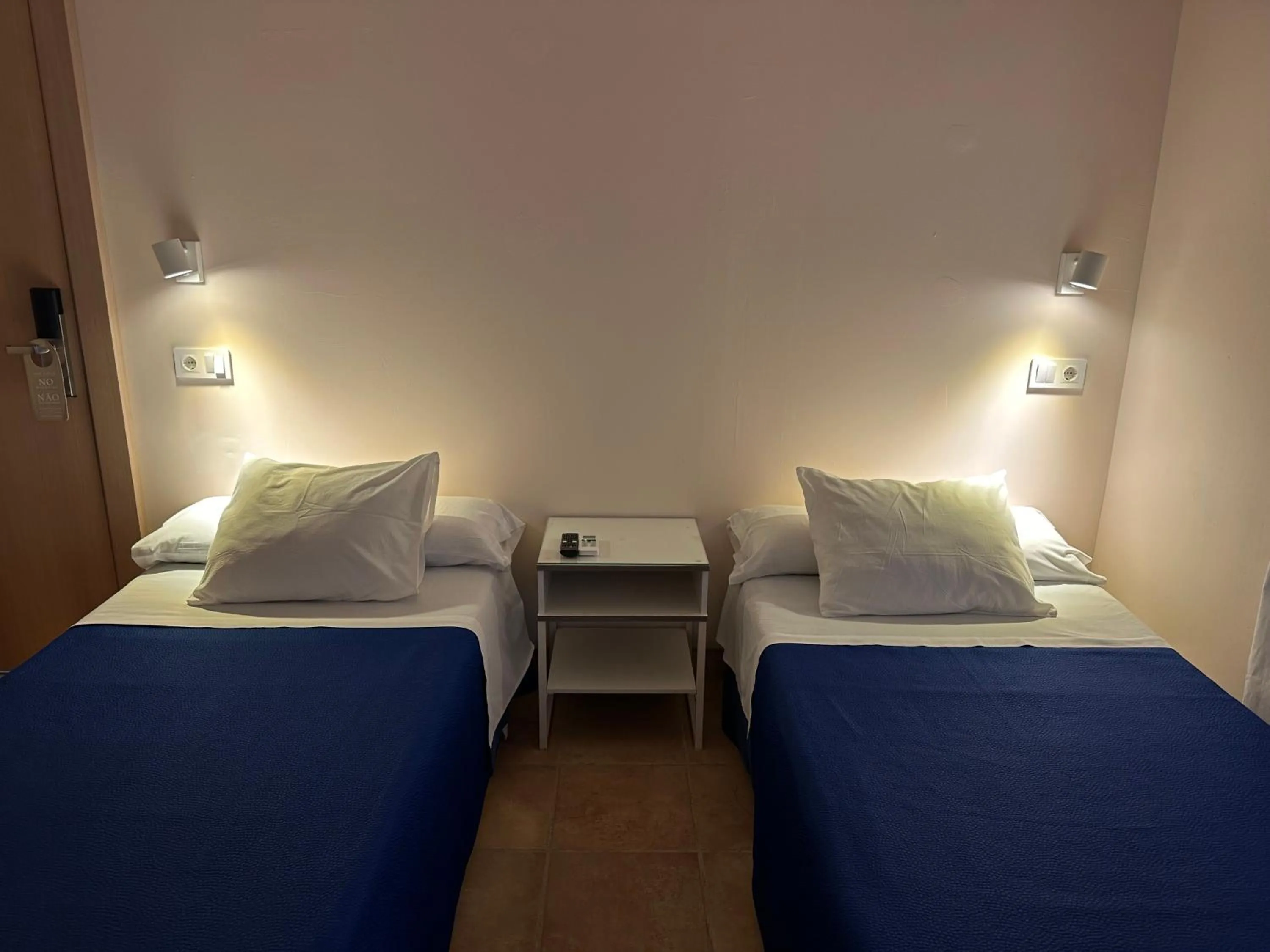 Bed in Hostal Moscatel