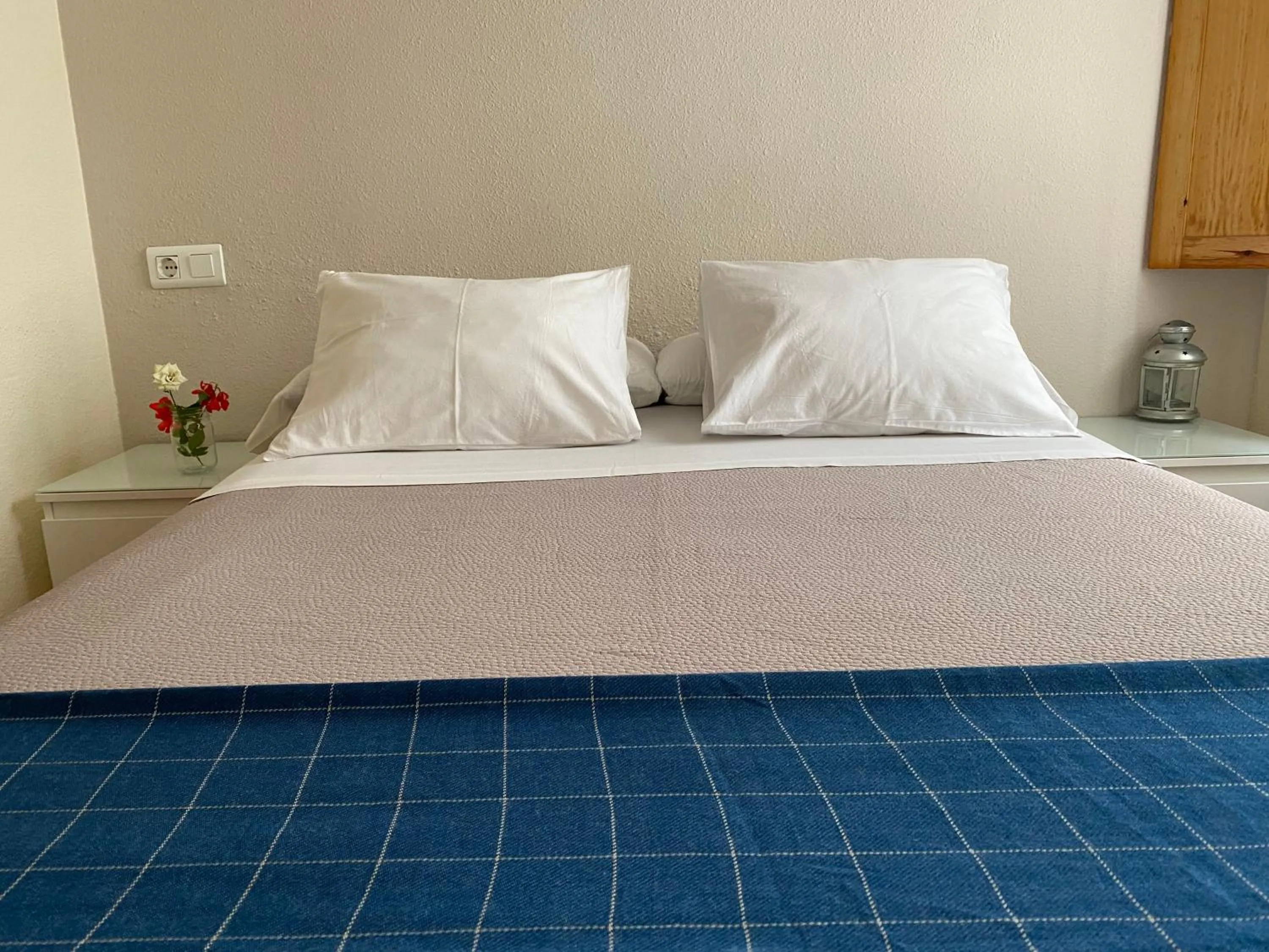 Bed in Hostal Moscatel