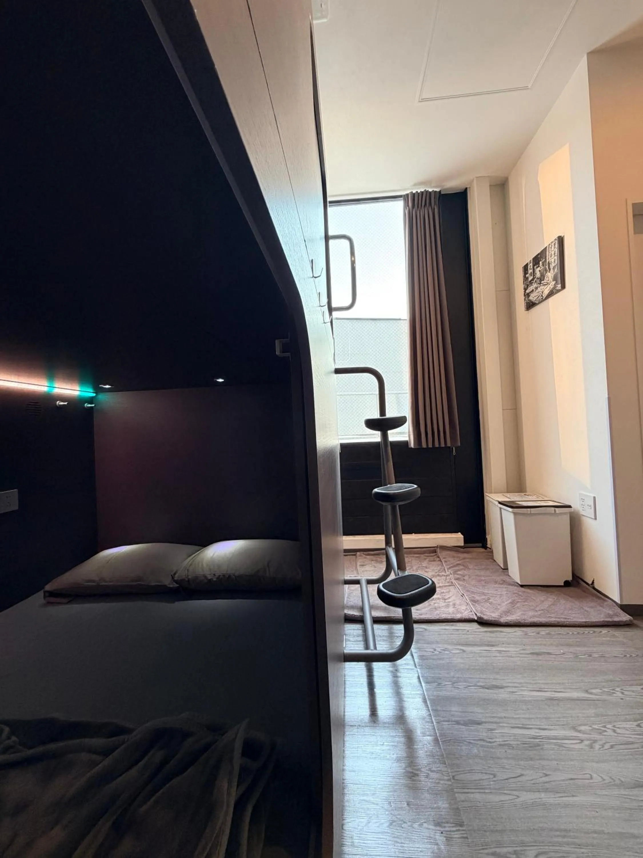 bunk bed in Q FOX BLACK DIAMOND HOTEL