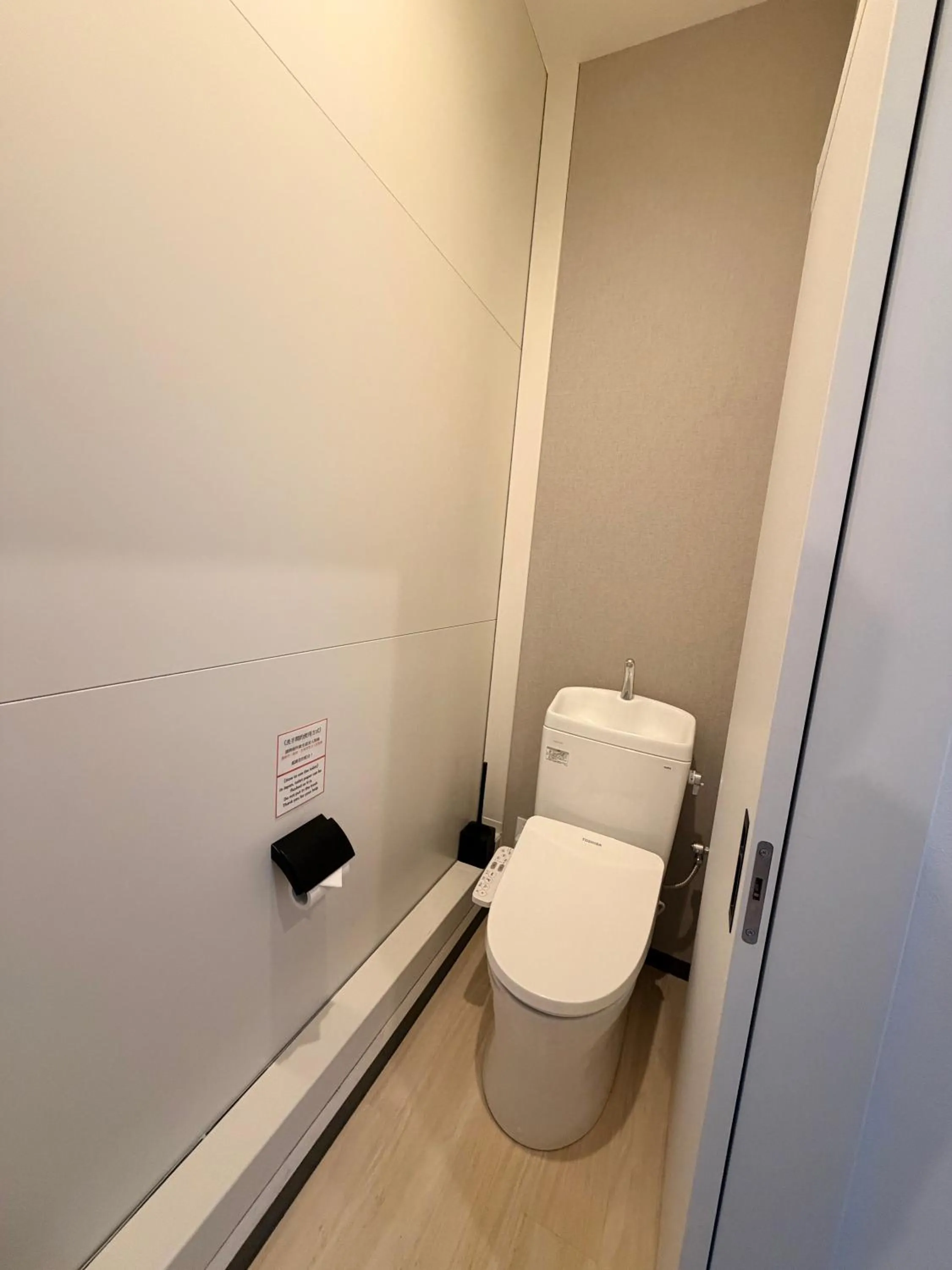 Toilet in Q FOX BLACK DIAMOND HOTEL