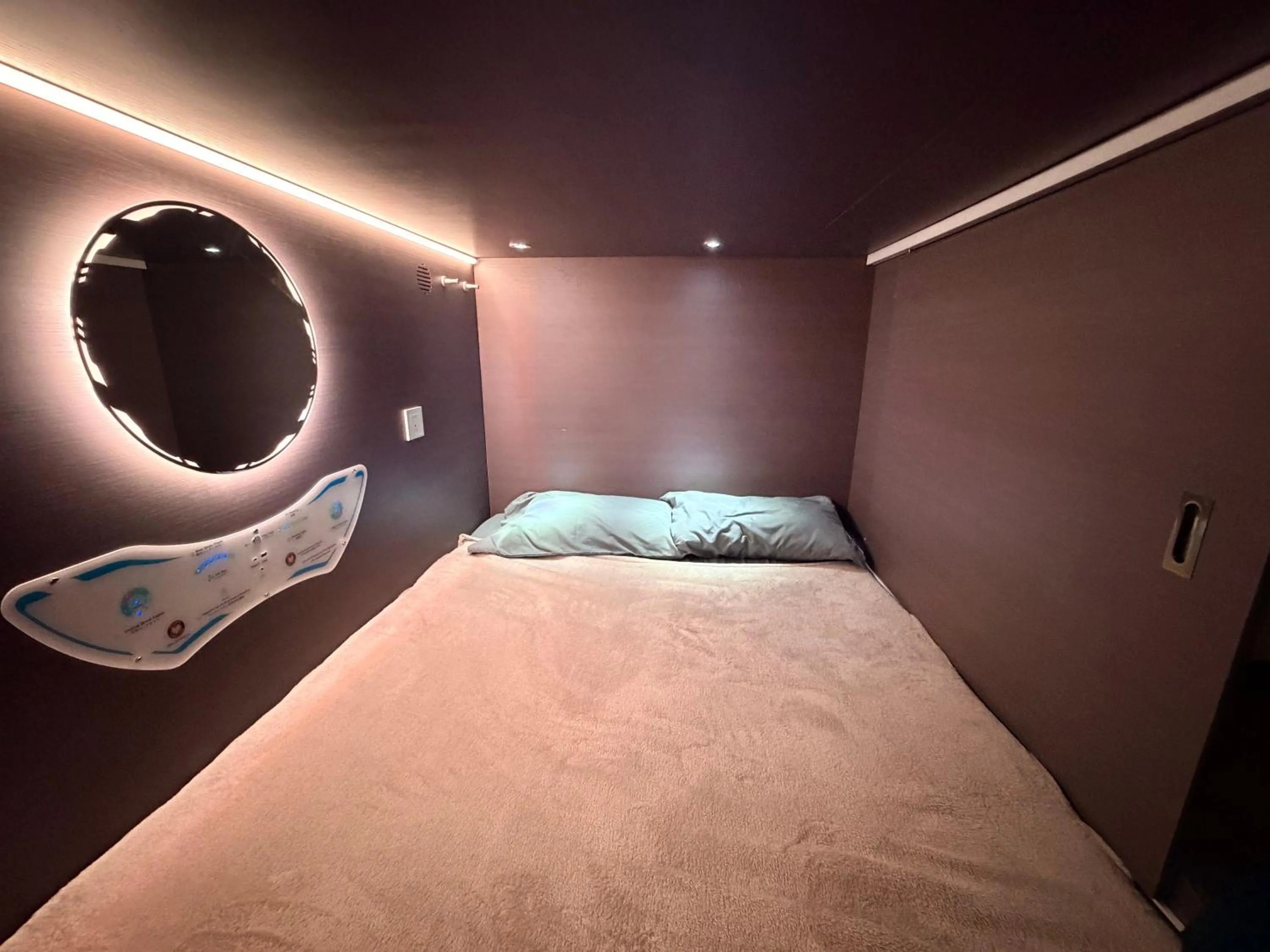 Bed in Q FOX BLACK DIAMOND HOTEL