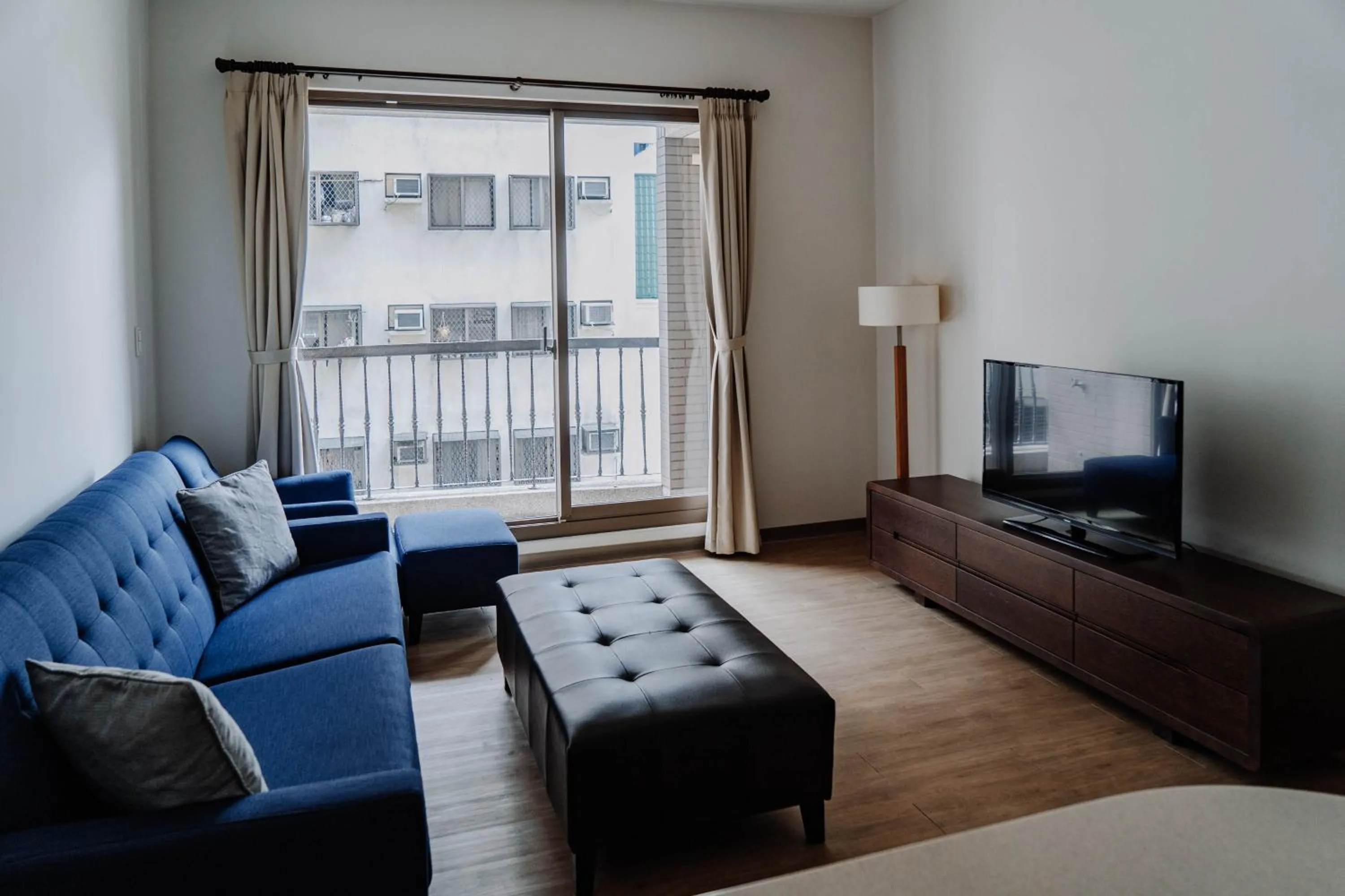 Double or Twin Room in LAR Suite