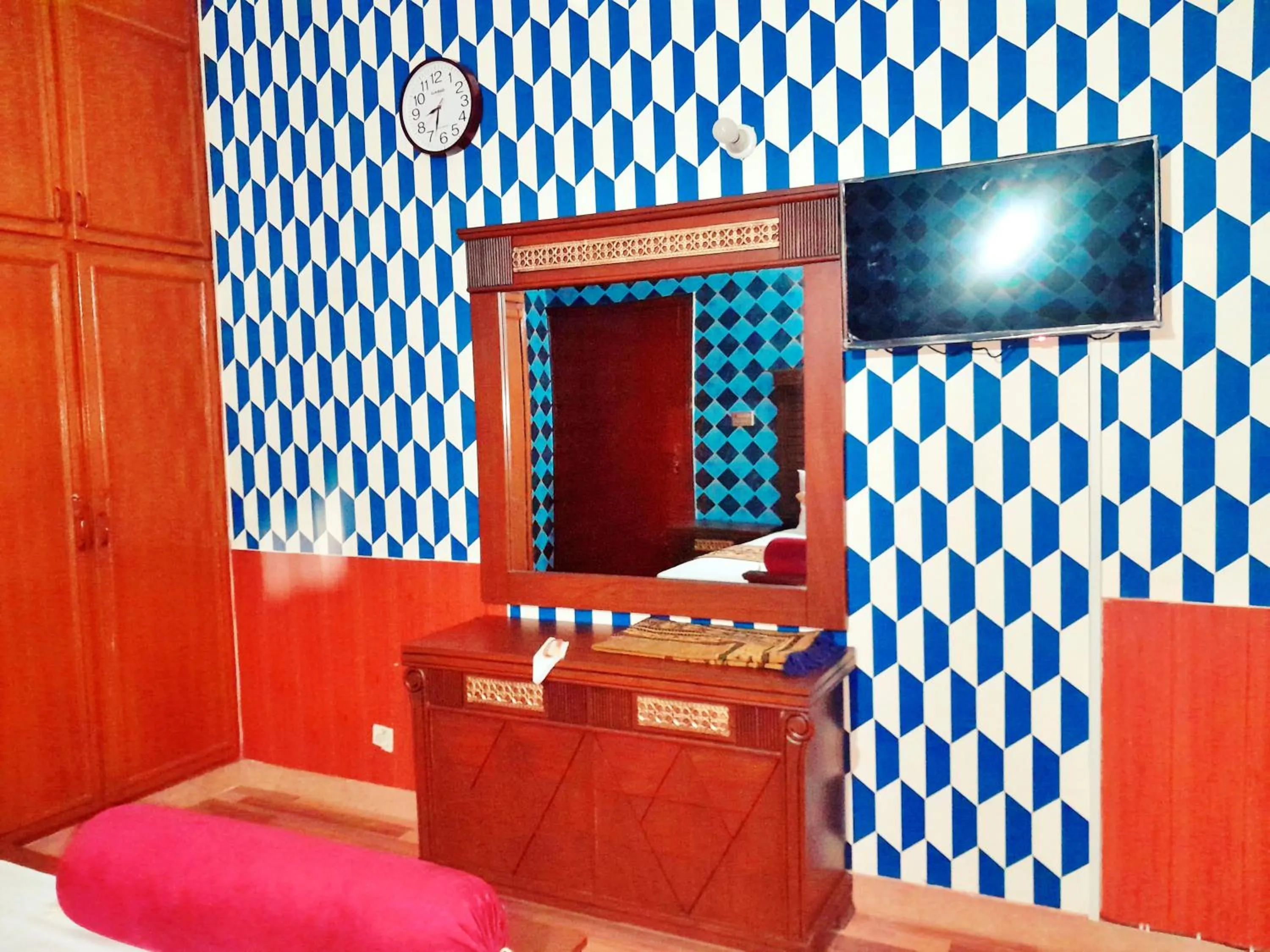 Bed in Hotel Rose One Lahore