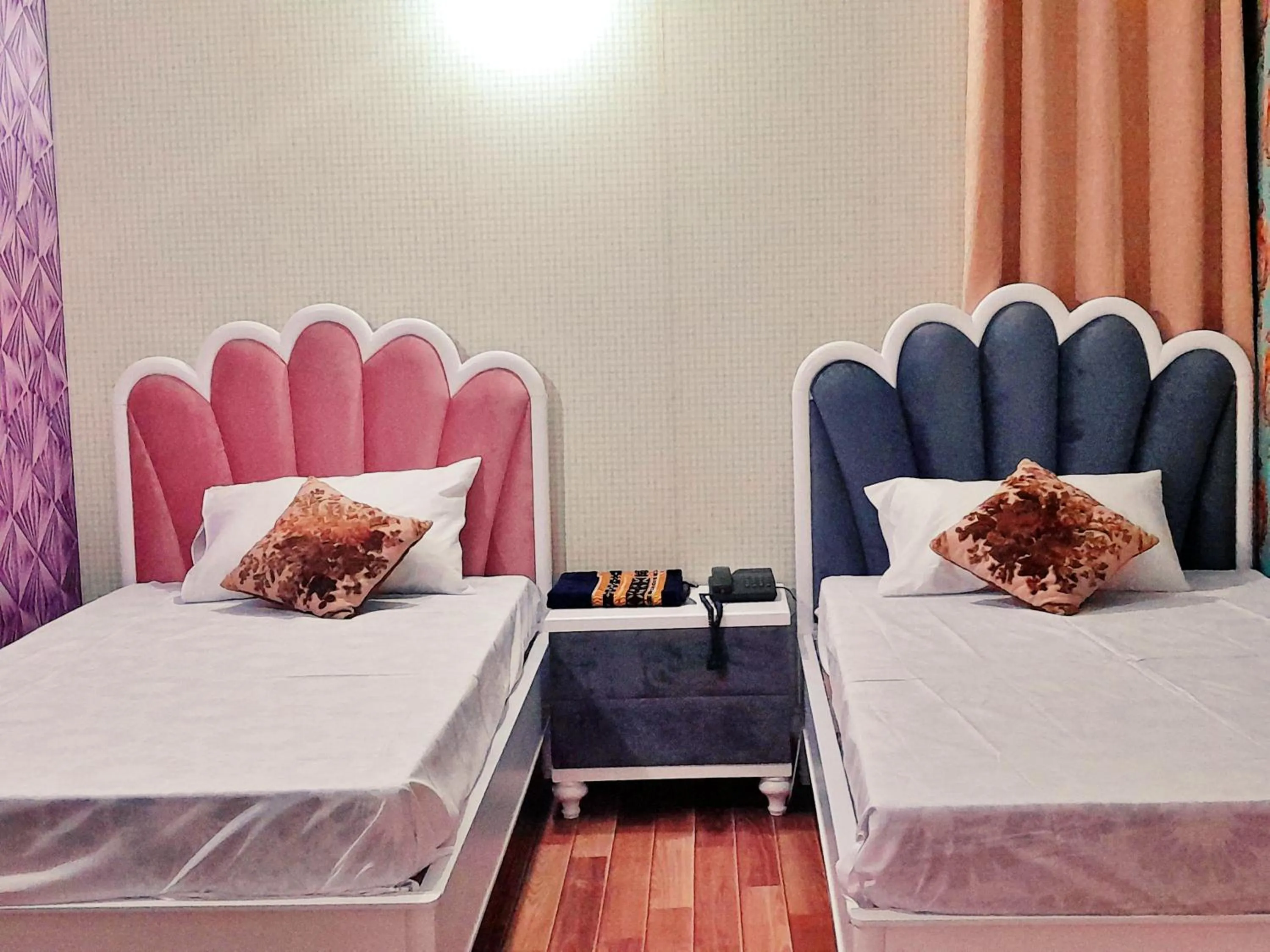 Bed in Hotel Rose One Lahore