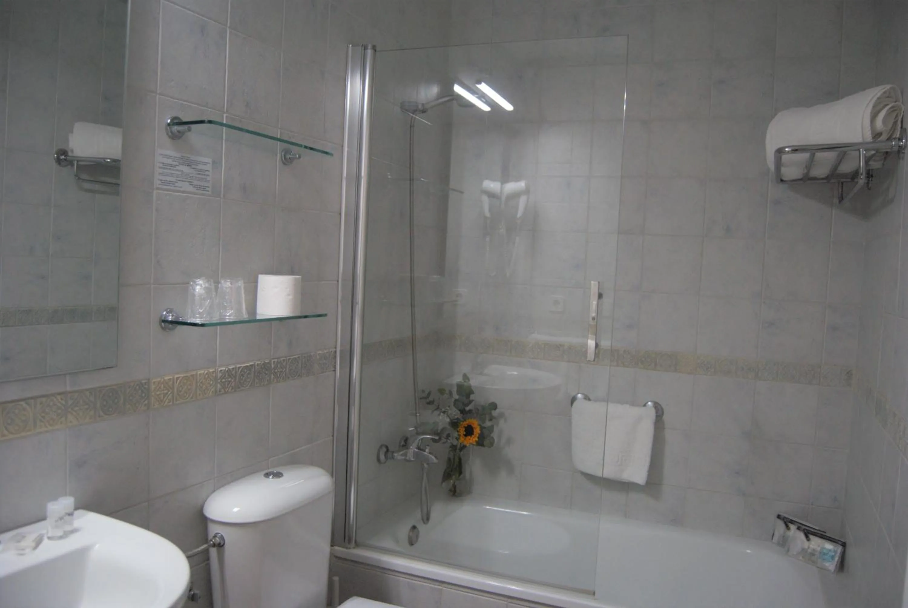 Bathroom in Hotel Los Olivos