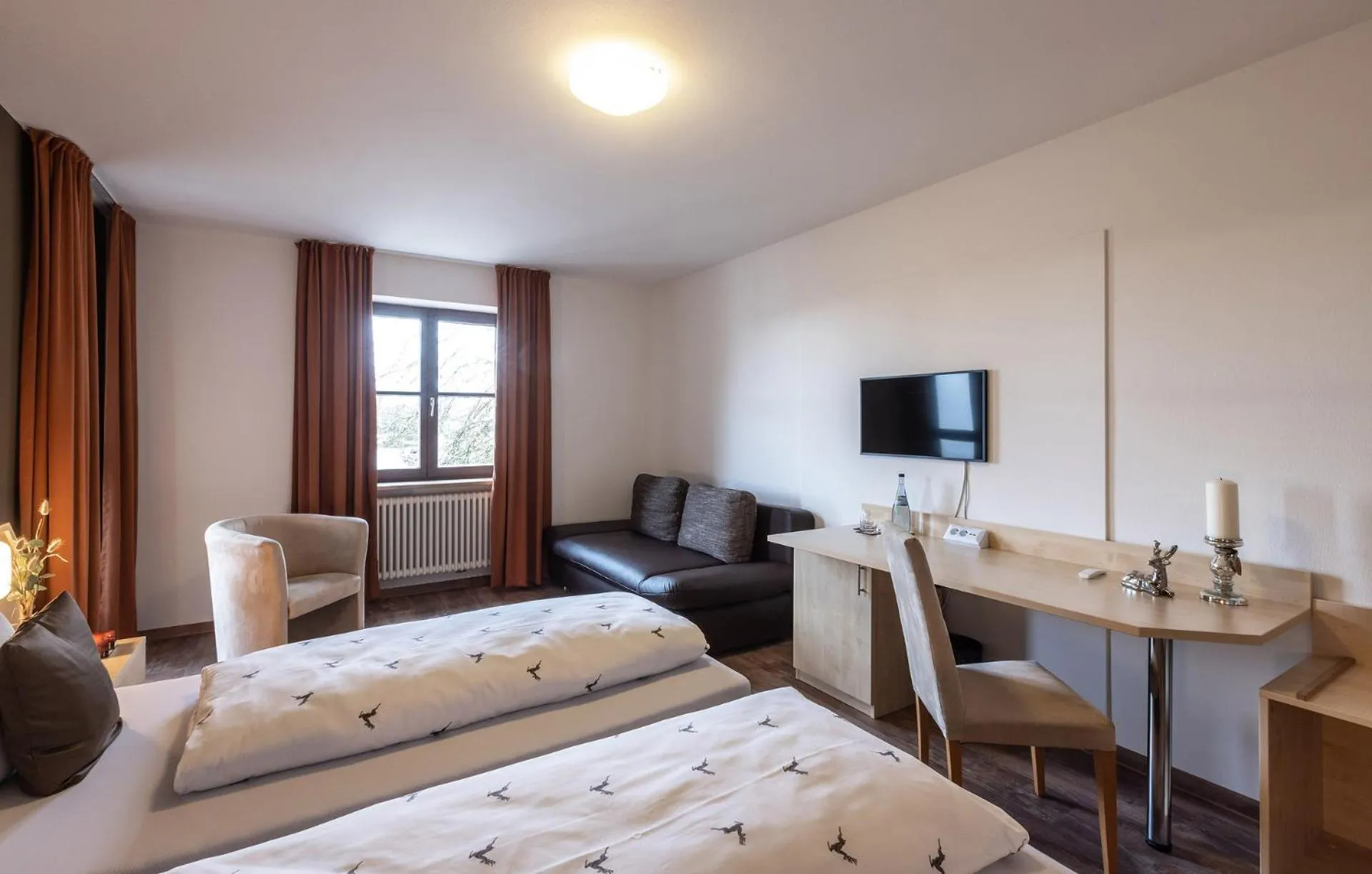 Communal lounge/ TV room, Bed in Brauereigasthof Hofmark